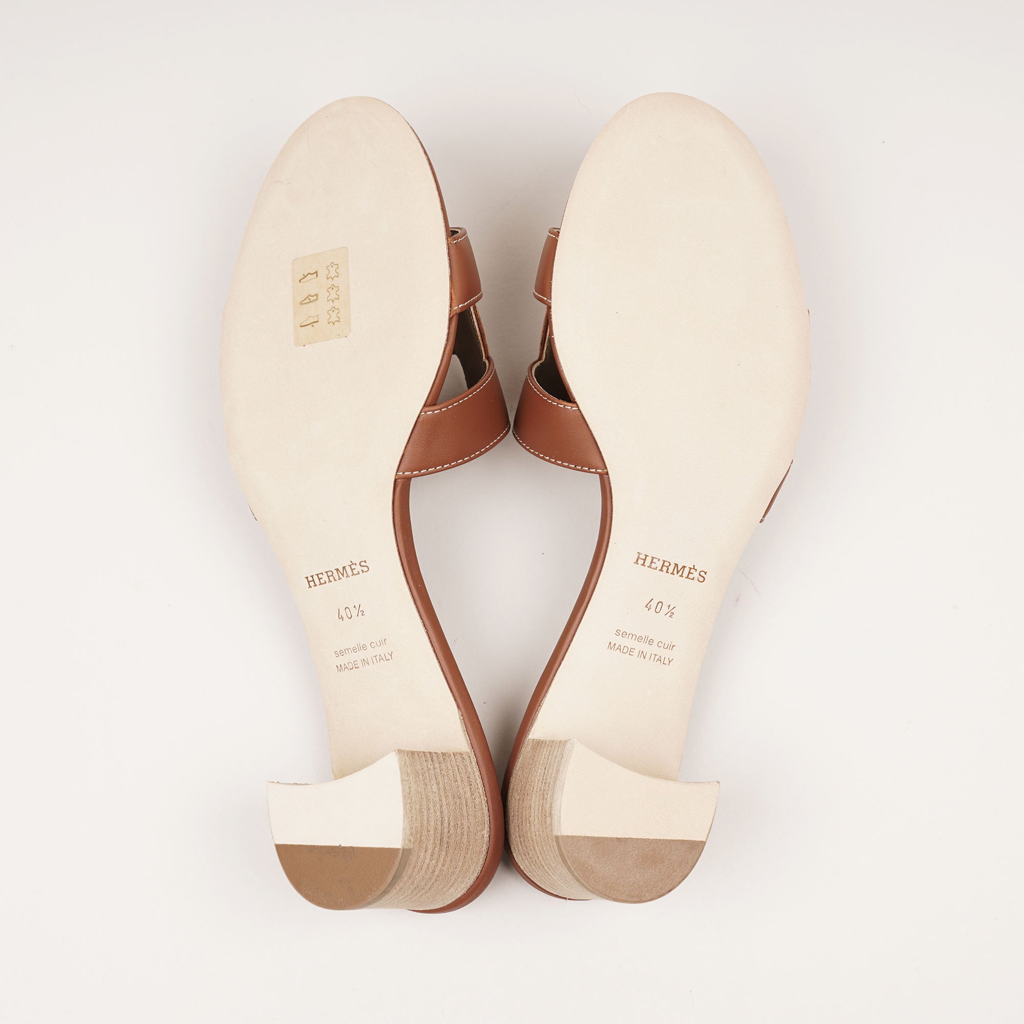 Oasis Sandals 40½ - HERMÈS - Affordable Luxury image