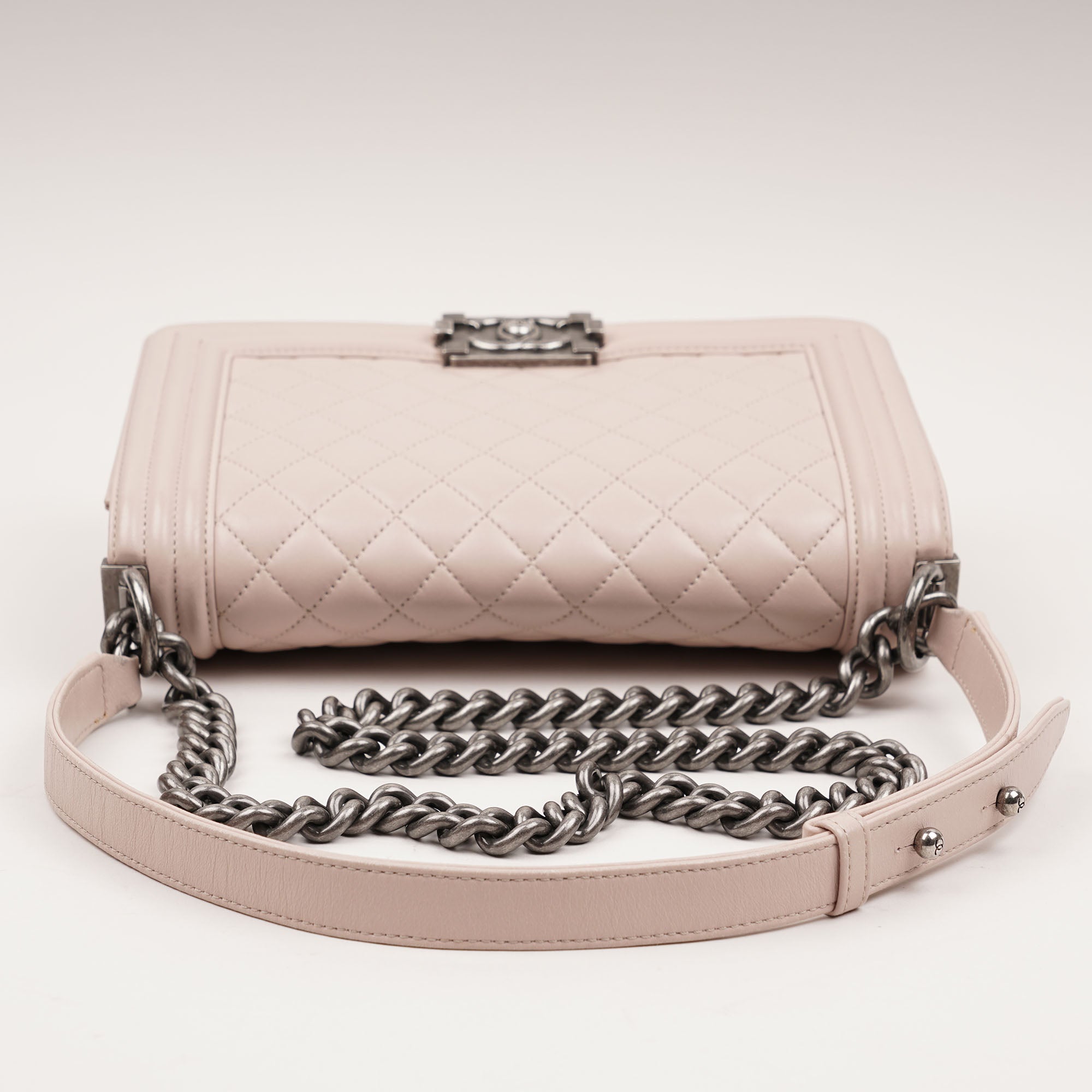 Old Medium Boy Bag - CHANEL - Affordable Luxury image