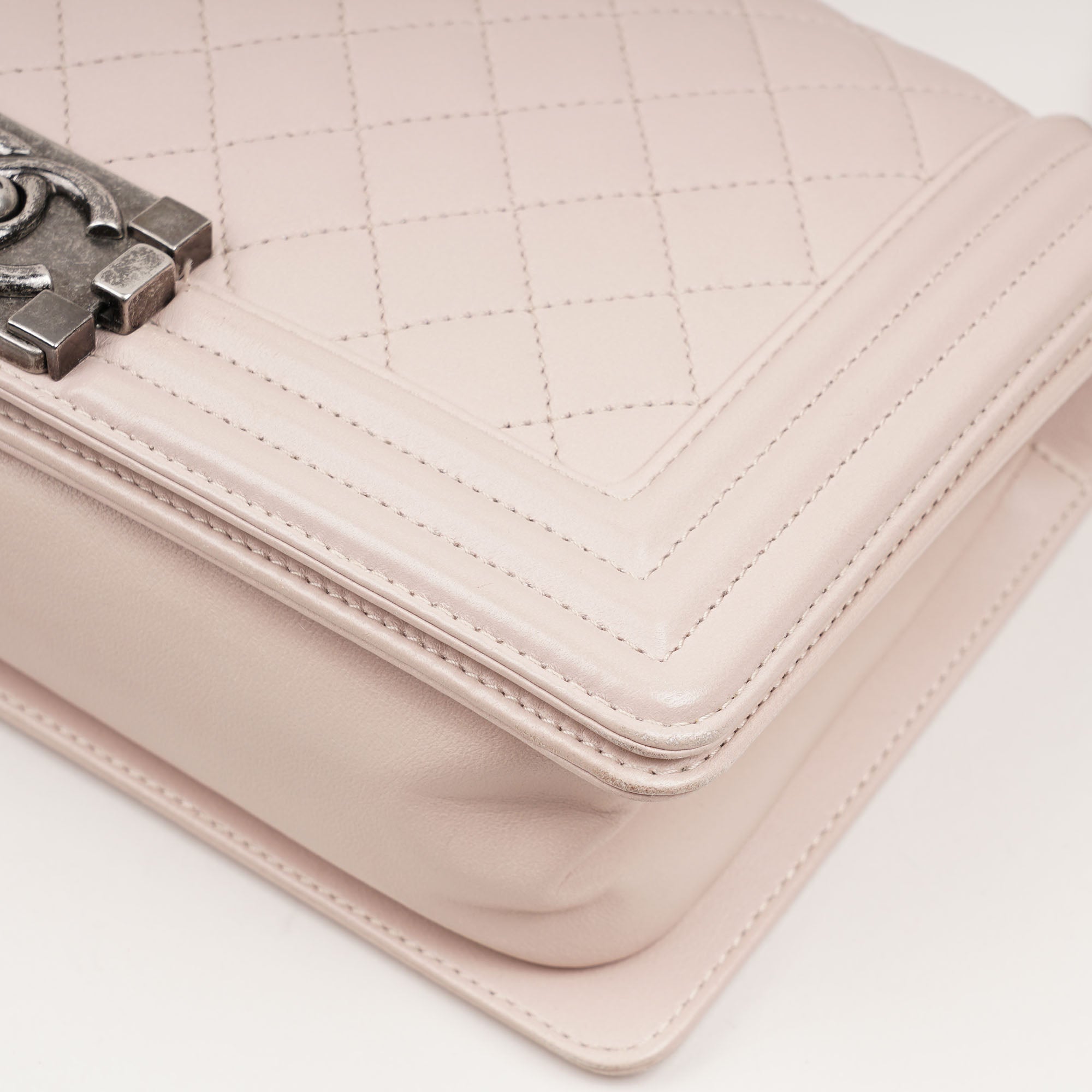 Old Medium Boy Bag - CHANEL - Affordable Luxury image