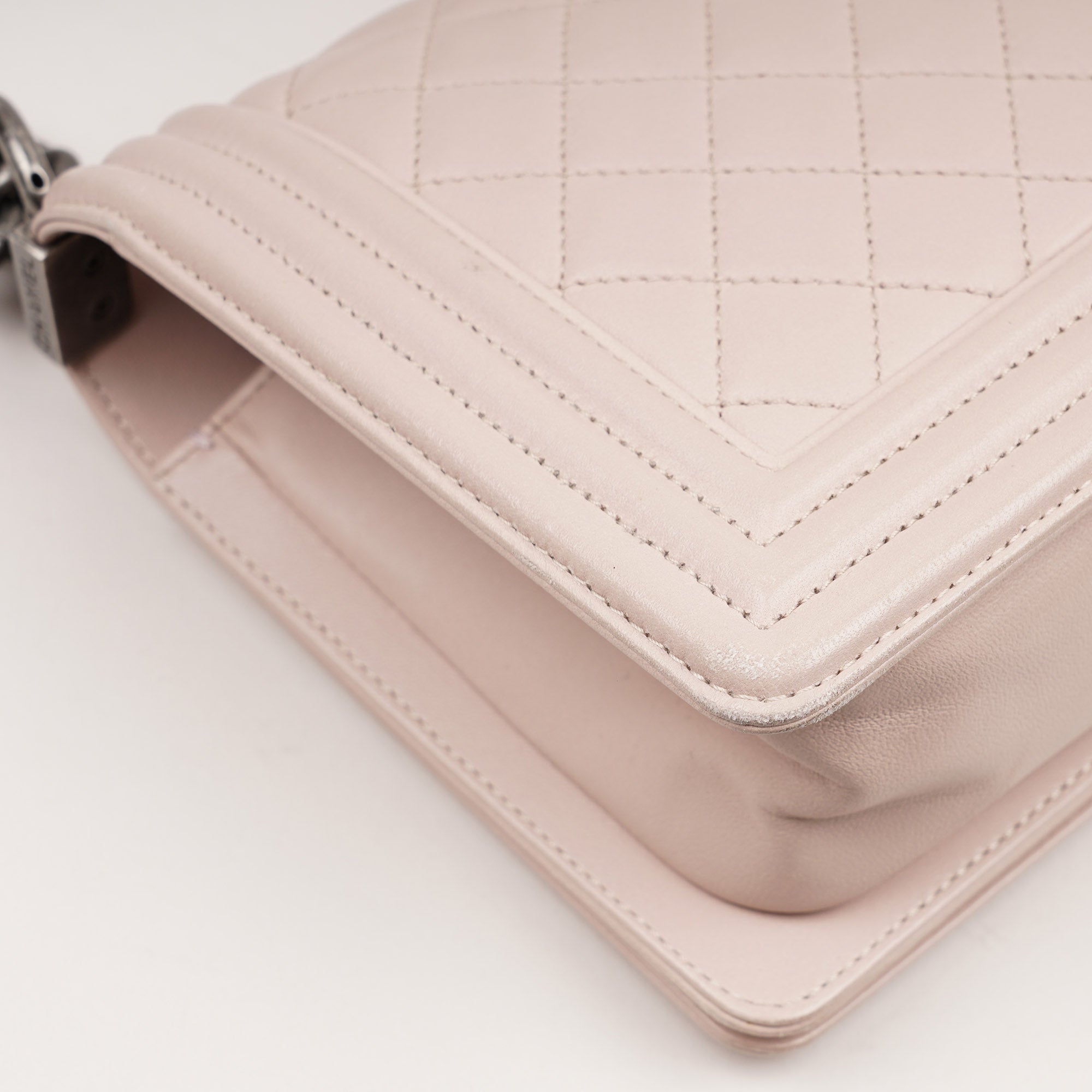 Old Medium Boy Bag - CHANEL - Affordable Luxury image
