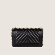Old medium Chevron Boy Flap Bag - CHANEL - Affordable Luxury thumbnail image