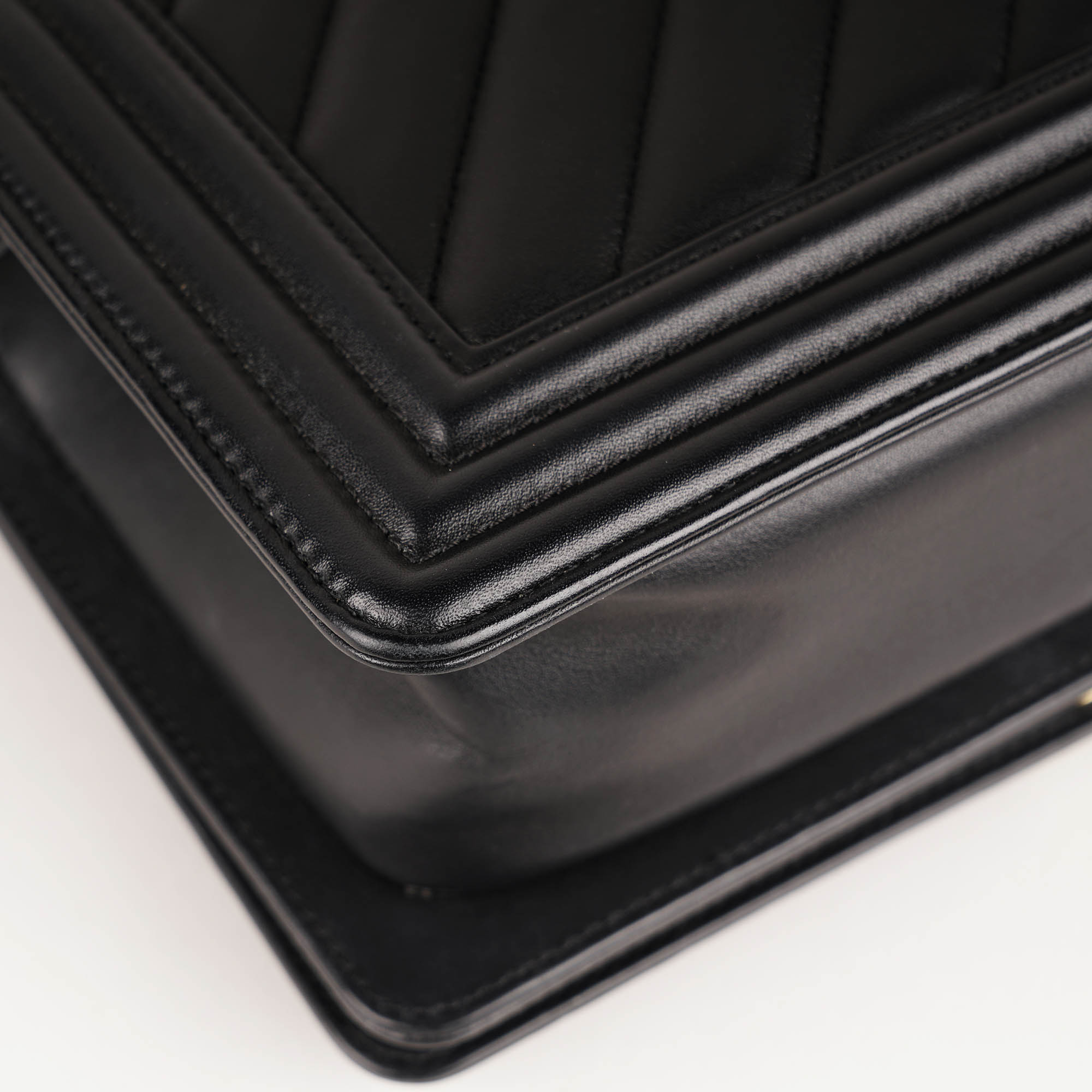 Old medium Chevron Boy Flap Bag - CHANEL - Affordable Luxury image