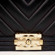 Old medium Chevron Boy Flap Bag - CHANEL - Affordable Luxury thumbnail image