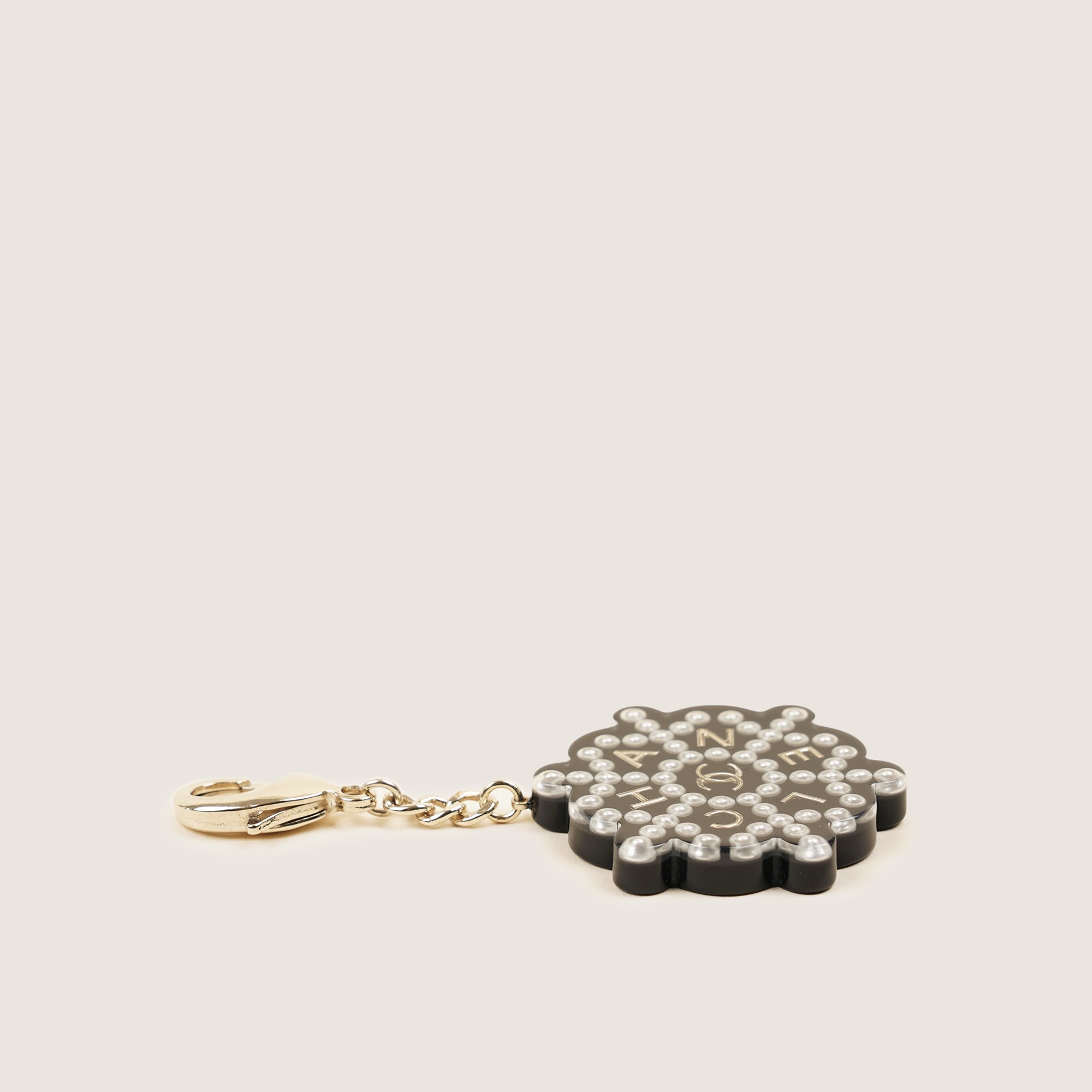 Pearl Print Keychain - CHANEL - Affordable Luxury image