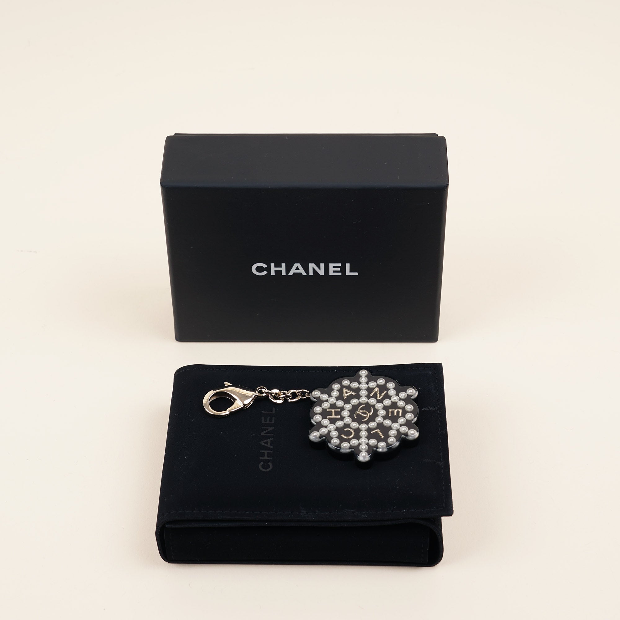 Pearl Print Keychain - CHANEL - Affordable Luxury image