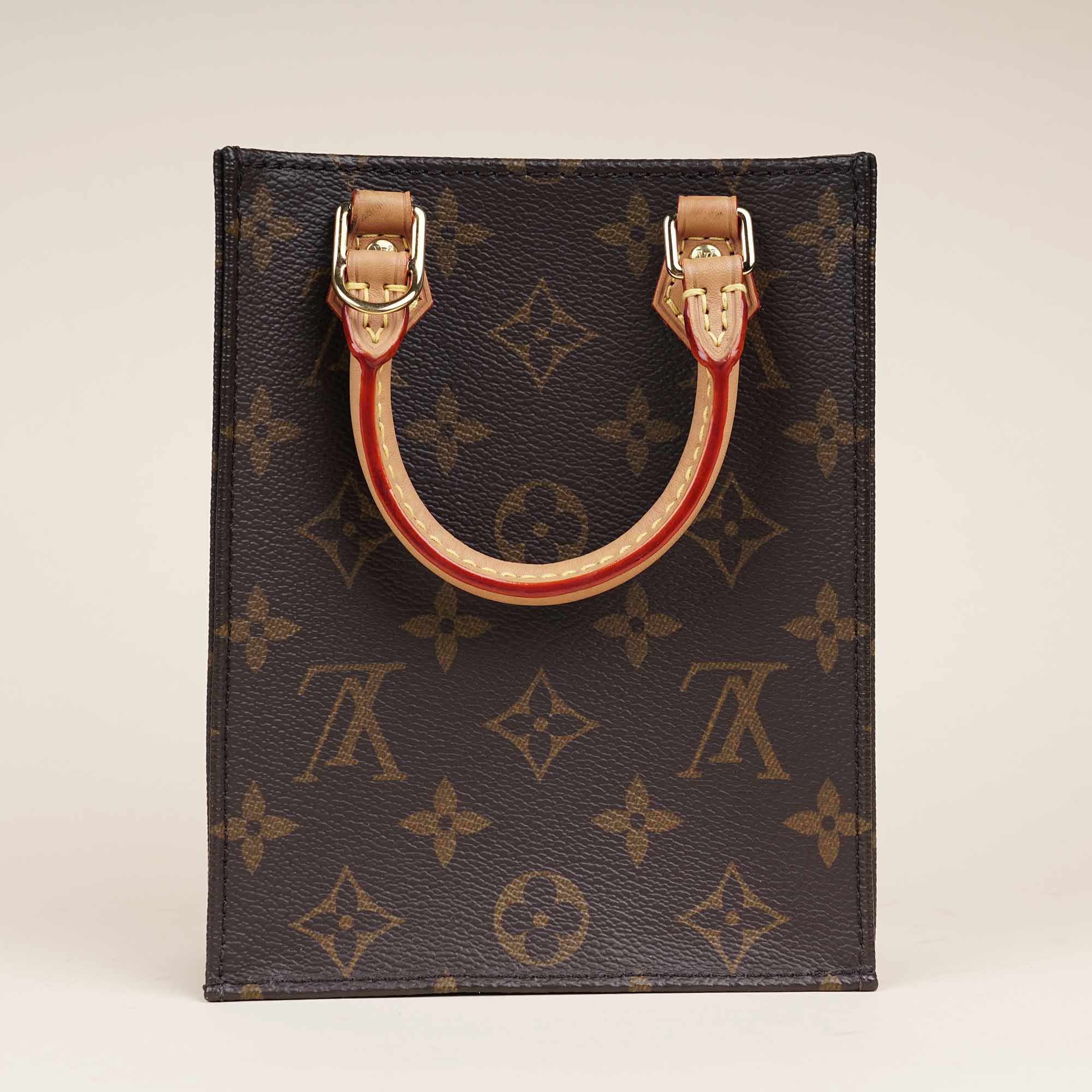 Petit Sac Plat - LOUIS VUITTON - Affordable Luxury image