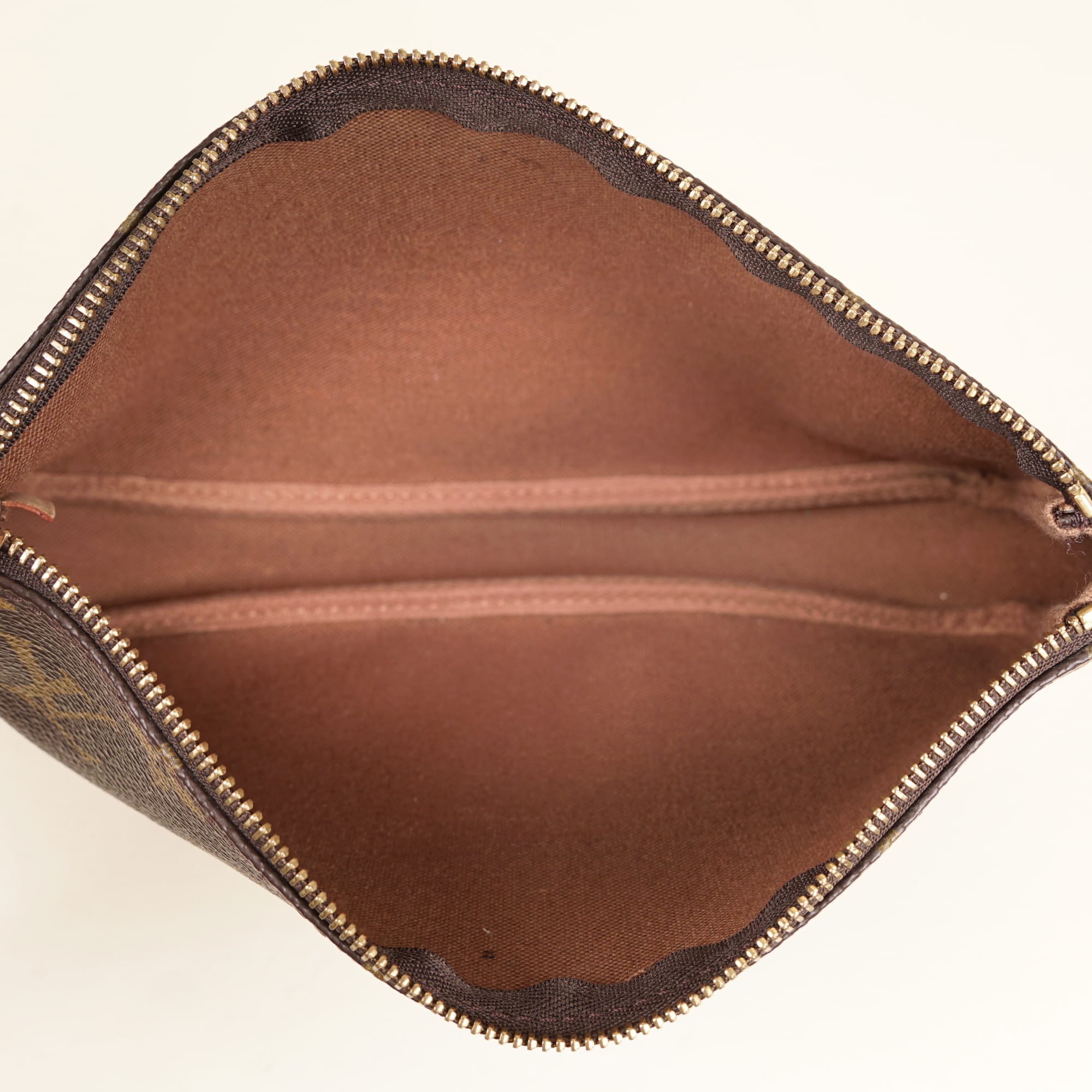 Pochette Accessoires Bag - LOUIS VUITTON - Affordable Luxury image