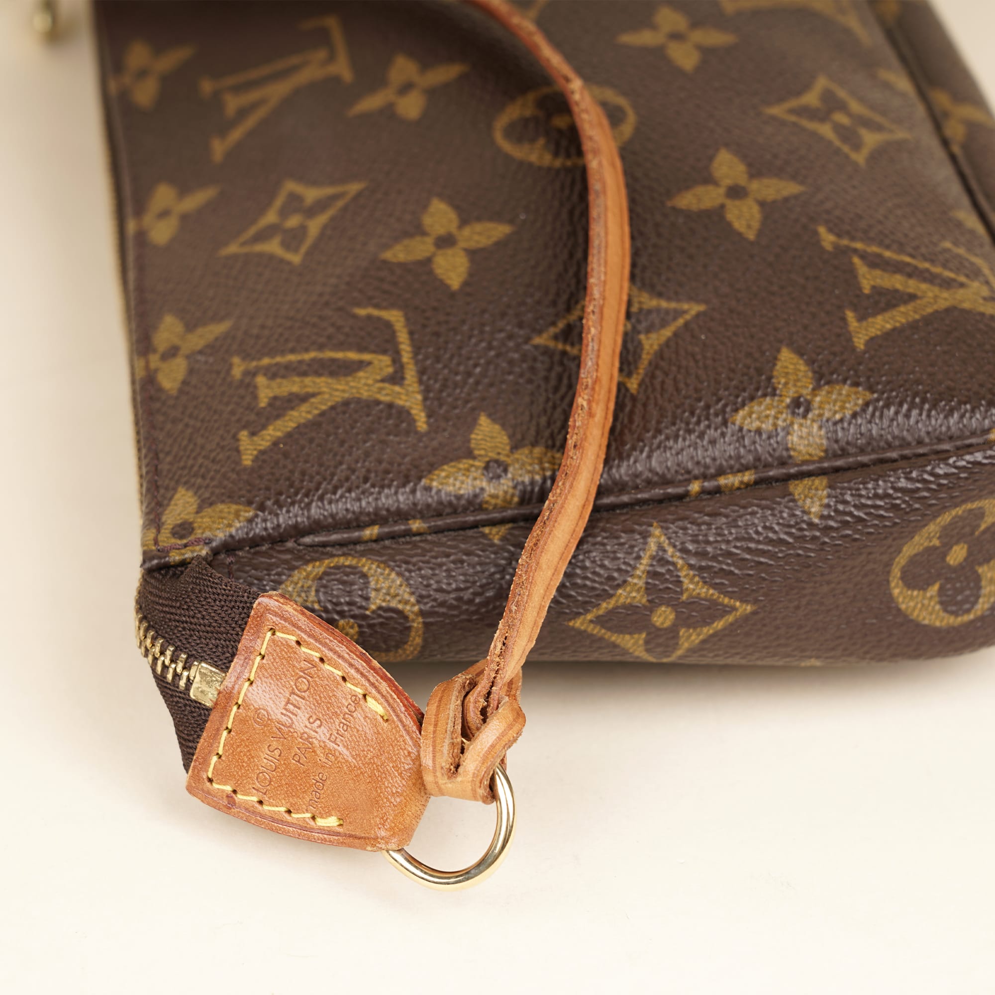 Pochette Accessoires Bag - LOUIS VUITTON - Affordable Luxury image