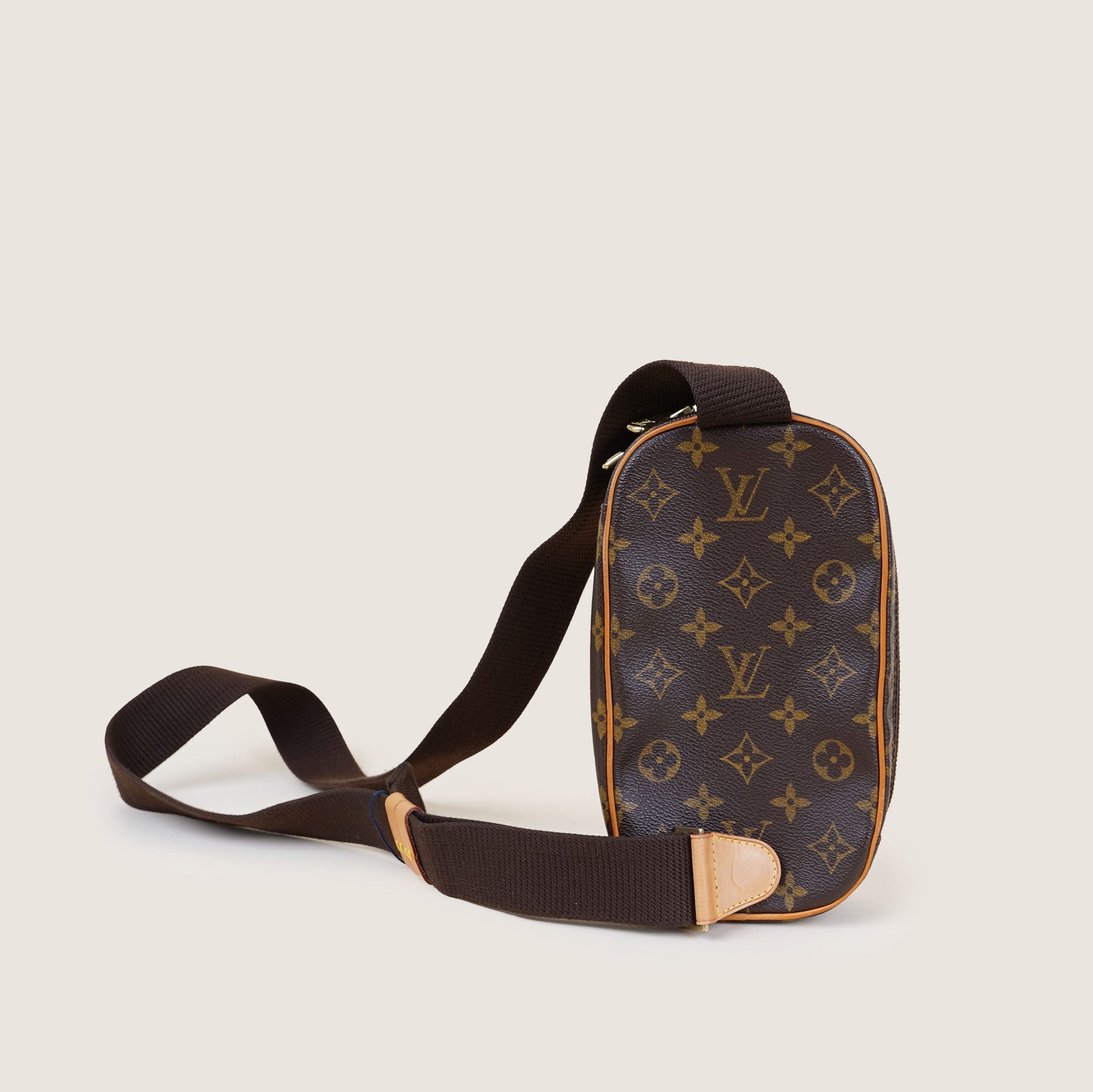 Pochette Gange Bumbag - LOUIS VUITTON - Affordable Luxury