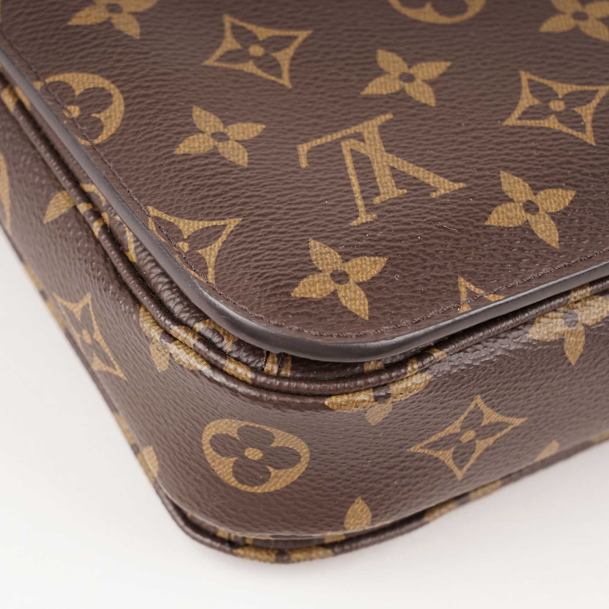 Pochette Metis Bag - LOUIS VUITTON - Affordable Luxury image