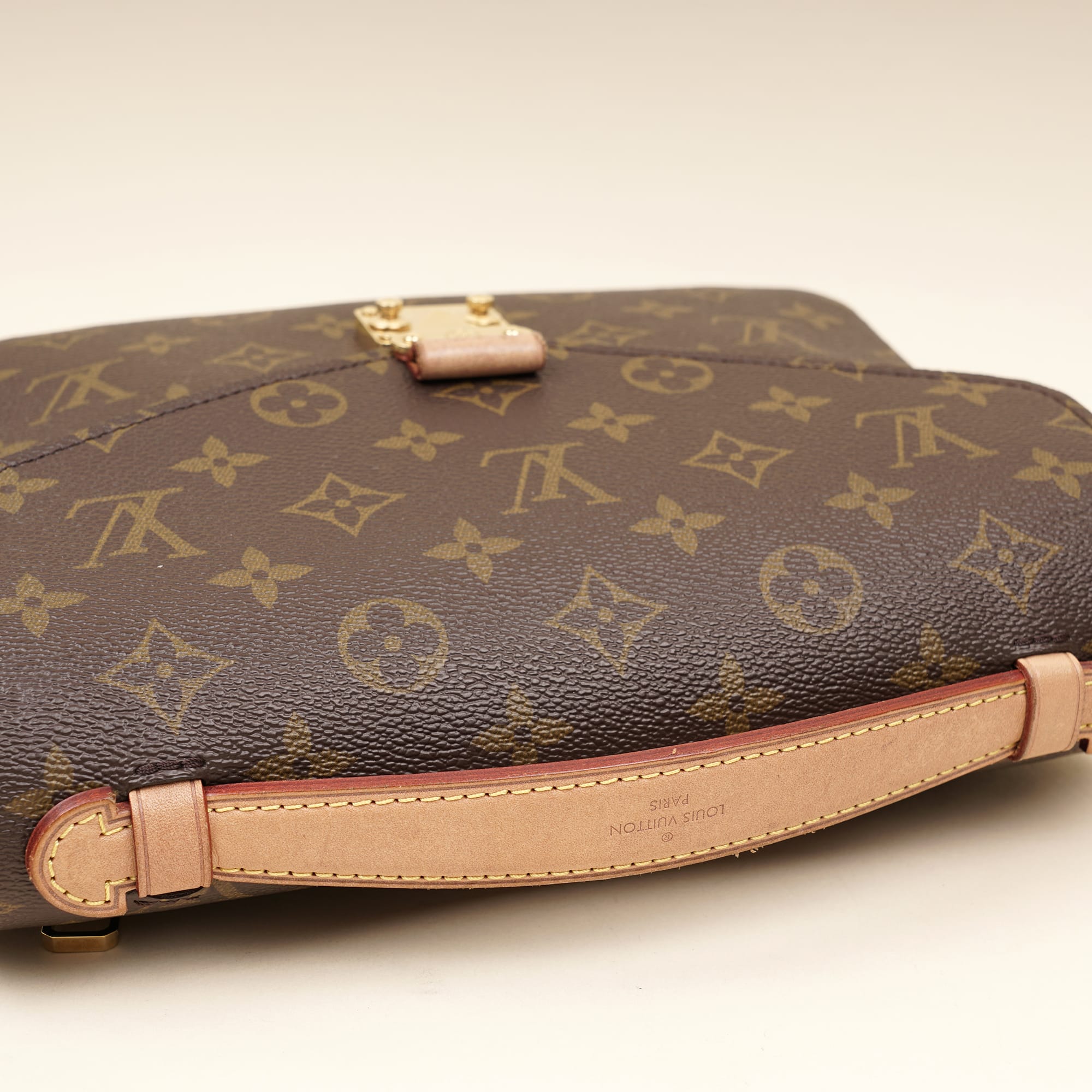 Pochette Metis Bag - LOUIS VUITTON - Affordable Luxury image