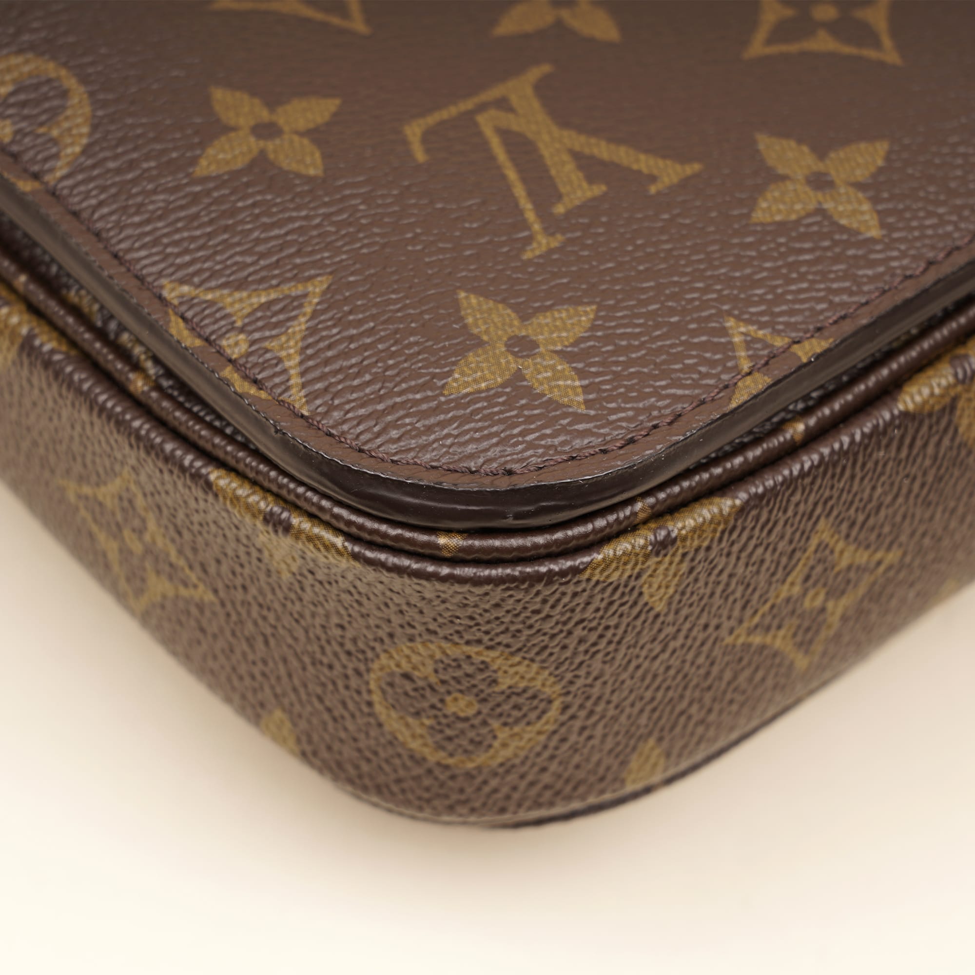 Pochette Metis Bag - LOUIS VUITTON - Affordable Luxury image