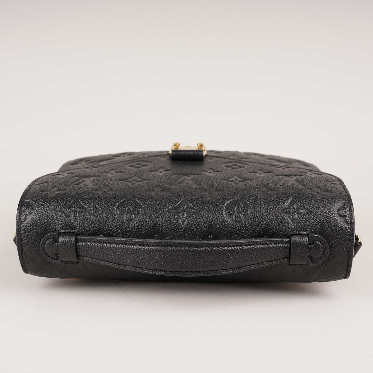 Pochette Metis Black Shoulder Bag - LOUIS VUITTON - Affordable Luxury image