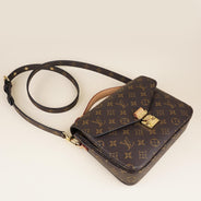 Pochette Metis Shoulder Bag - LOUIS VUITTON - Affordable Luxury thumbnail image