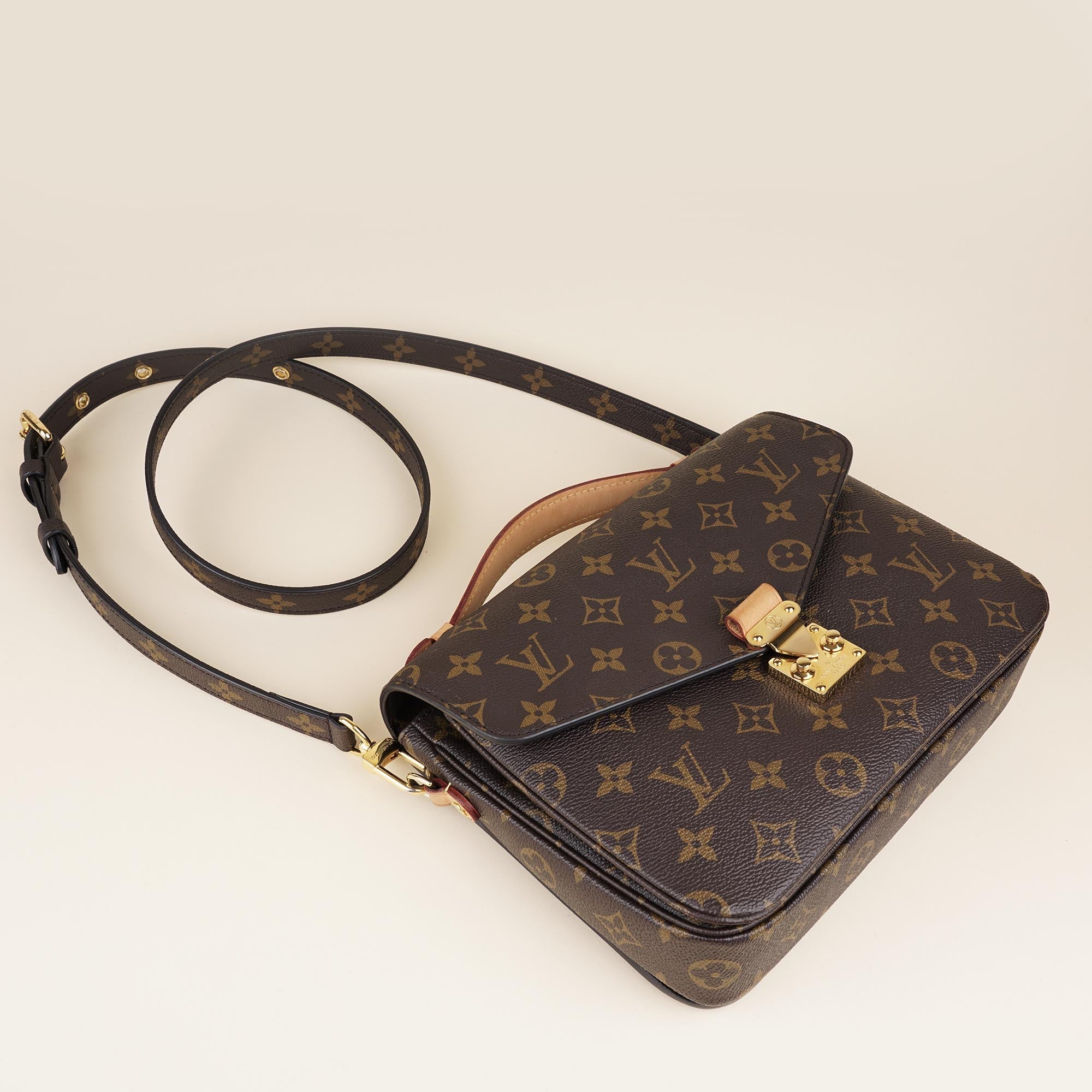 Pochette Metis Shoulder Bag - LOUIS VUITTON - Affordable Luxury image