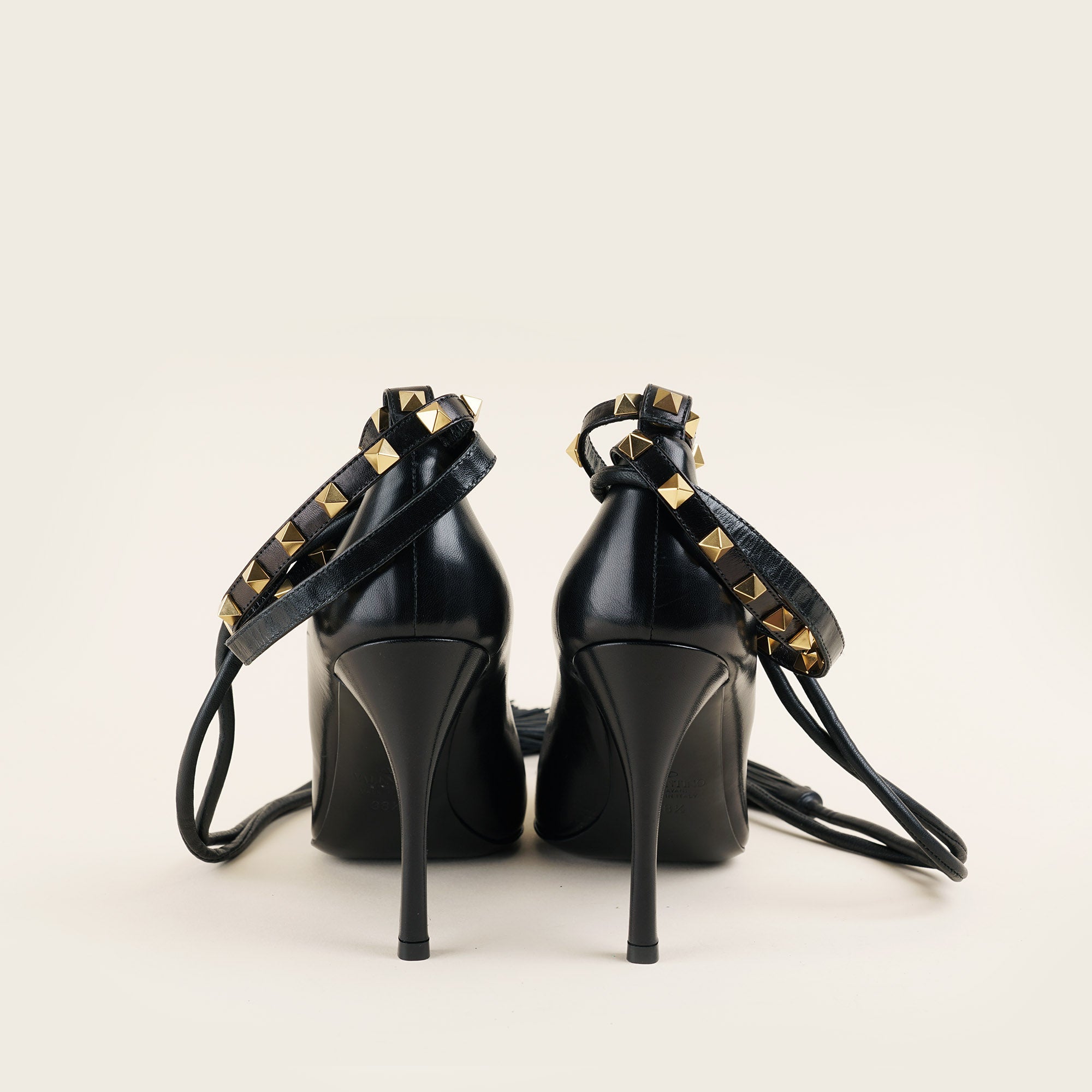Rockstud Ankle Strap Pumps 38,5 - VALENTINO - Affordable Luxury image