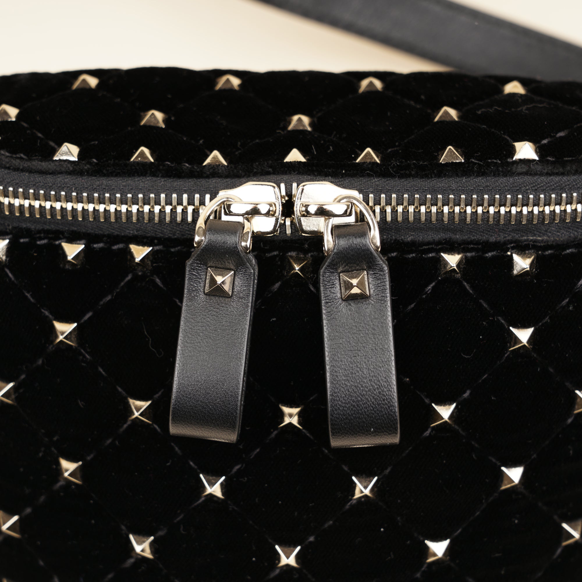 Rockstud Bumbag 75 - VALENTINO - Affordable Luxury image