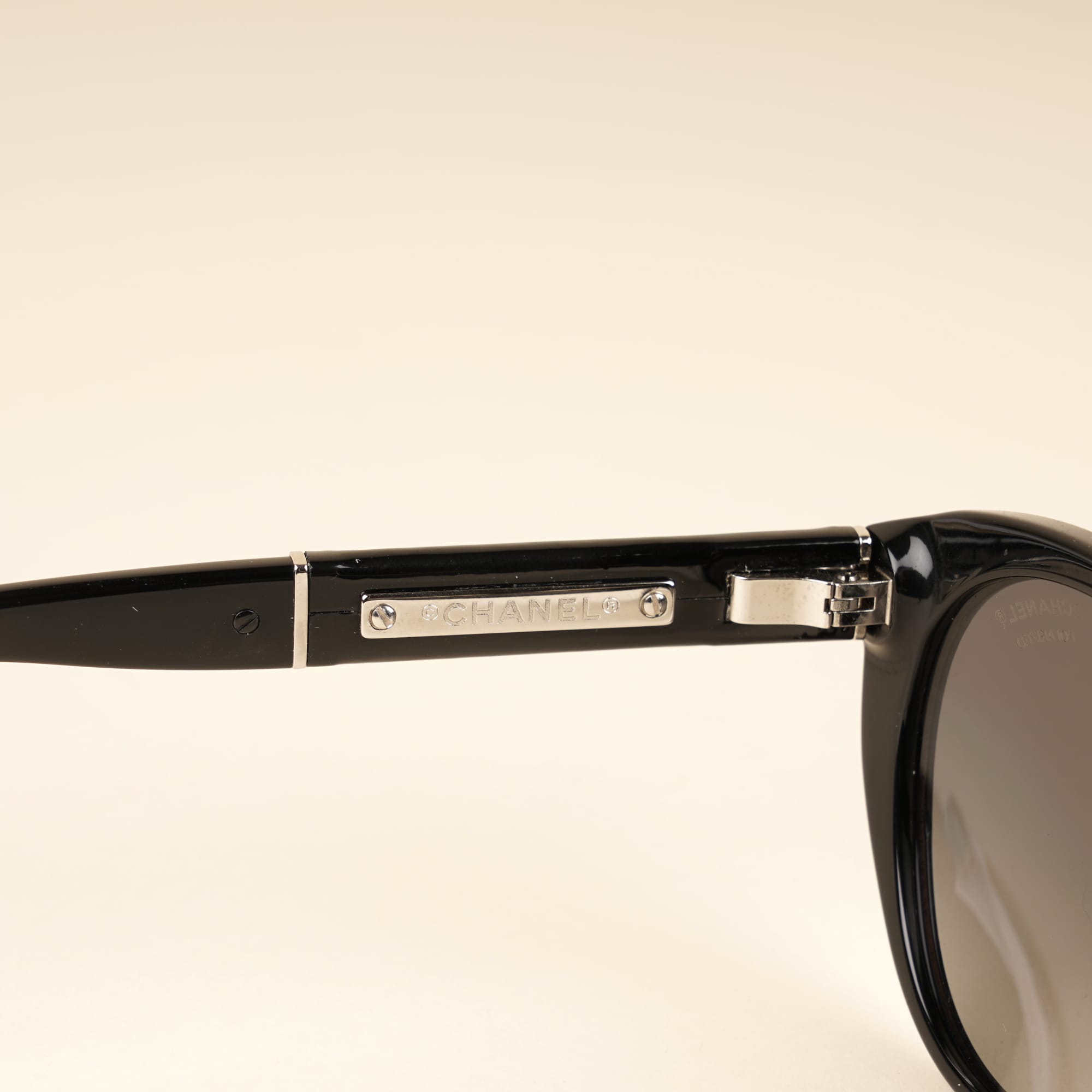 Round CC Sunglasses - CHANEL - Affordable Luxury image