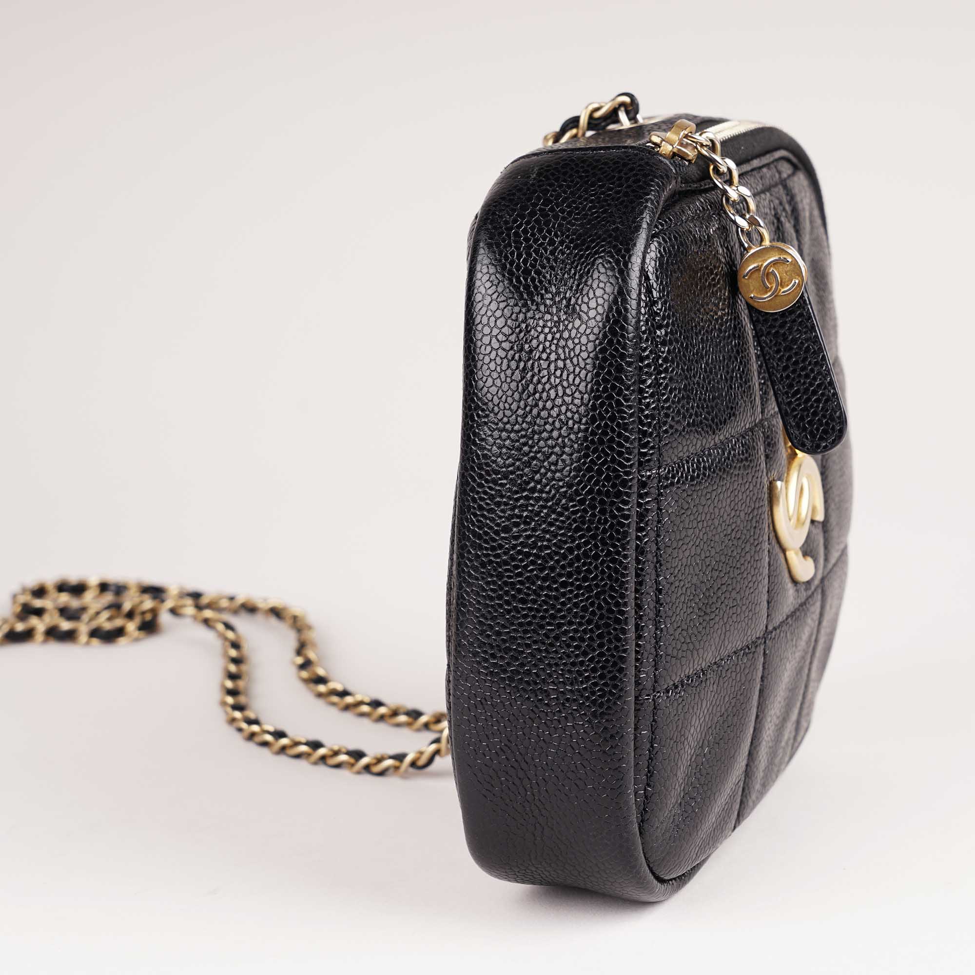 Sac Divers Camera Shoulder Bag 2021 - CHANEL - Affordable Luxury image