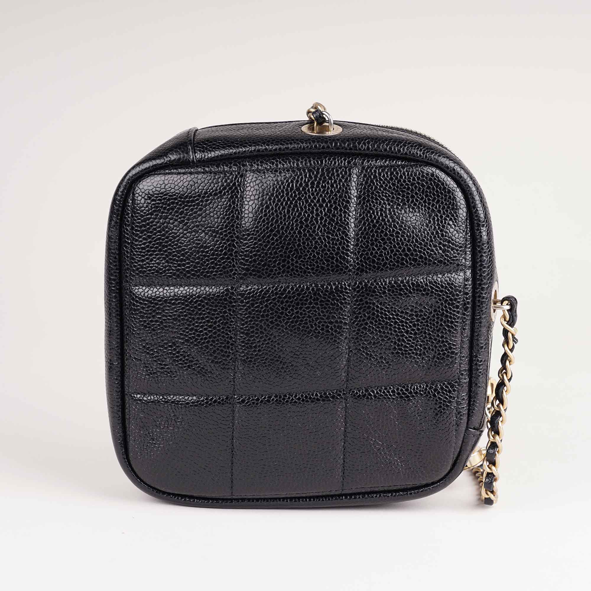 Sac Divers Camera Shoulder Bag 2021 - CHANEL - Affordable Luxury image
