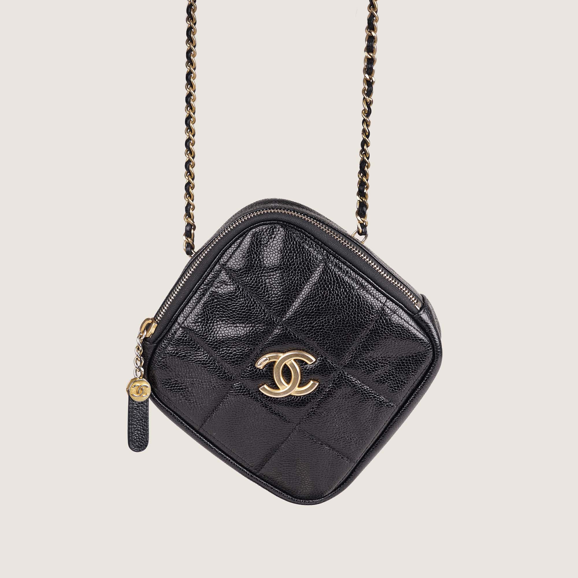 Sac Divers Camera Shoulder Bag 2021 - CHANEL - Affordable Luxury