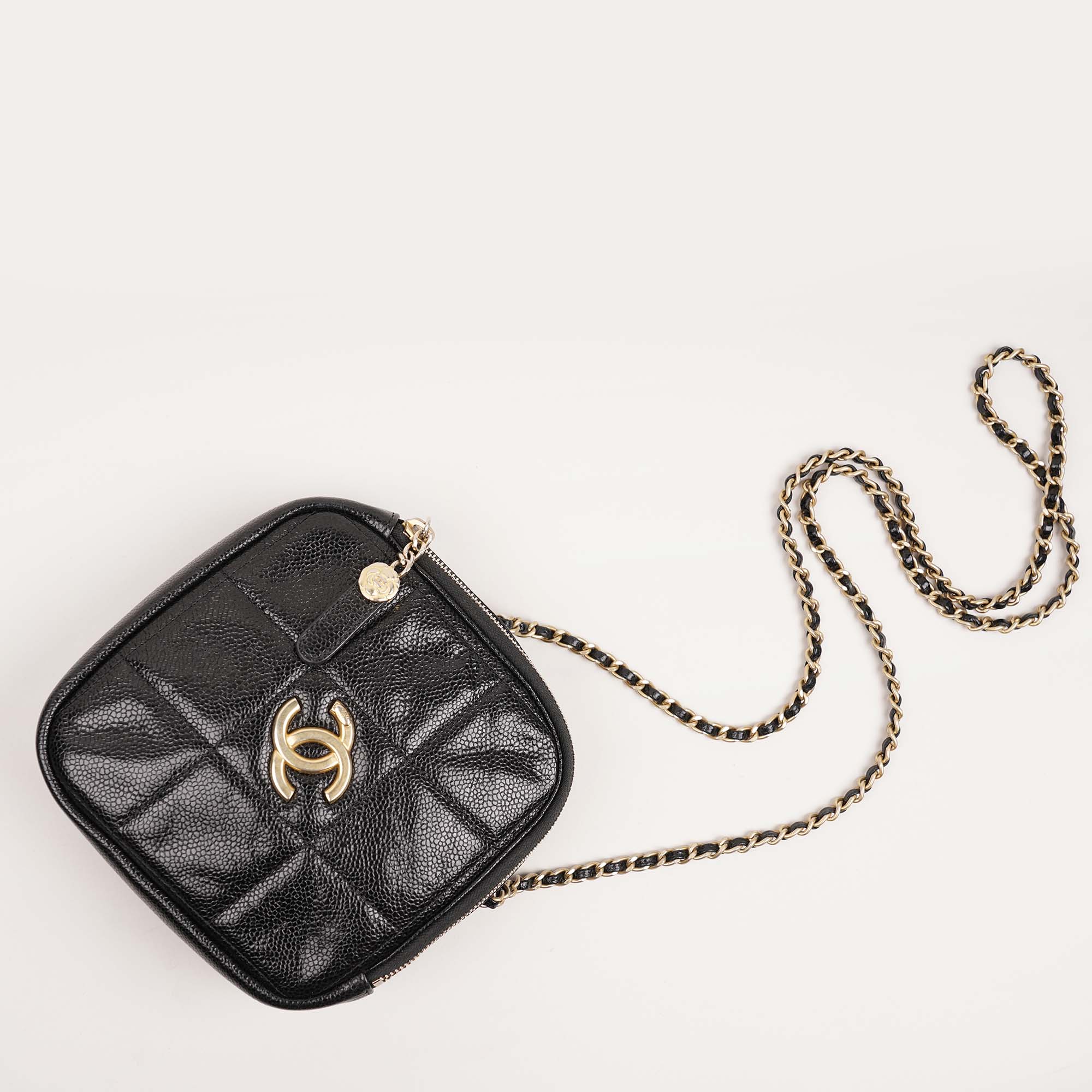 Sac Divers Camera Shoulder Bag 2021 - CHANEL - Affordable Luxury image