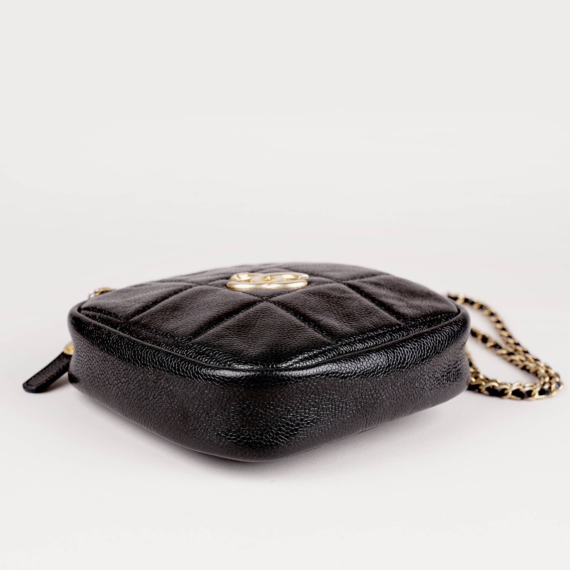 Sac Divers Camera Shoulder Bag 2021 - CHANEL - Affordable Luxury image