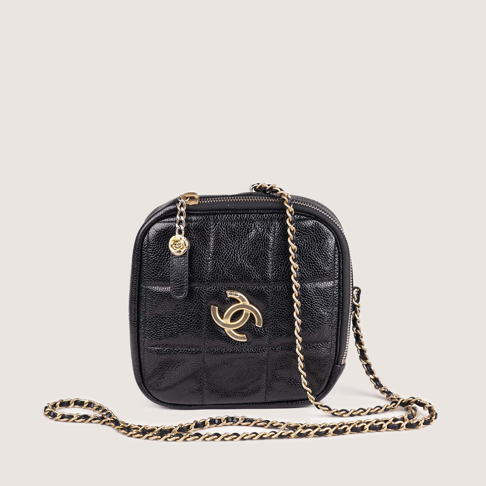 Sac Divers Camera Shoulder Bag 2021 - CHANEL - Affordable Luxury
