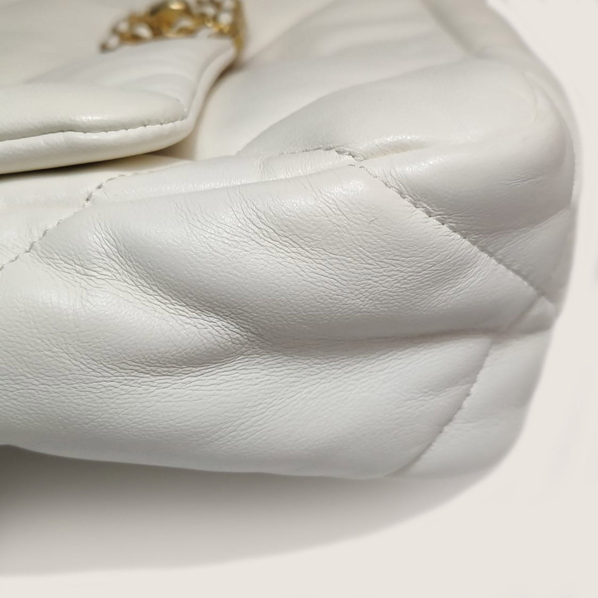 Small 19 Flap Bag - CHANEL - Affordable Luxury image