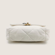 Small 19 Flap Bag - CHANEL - Affordable Luxury thumbnail image