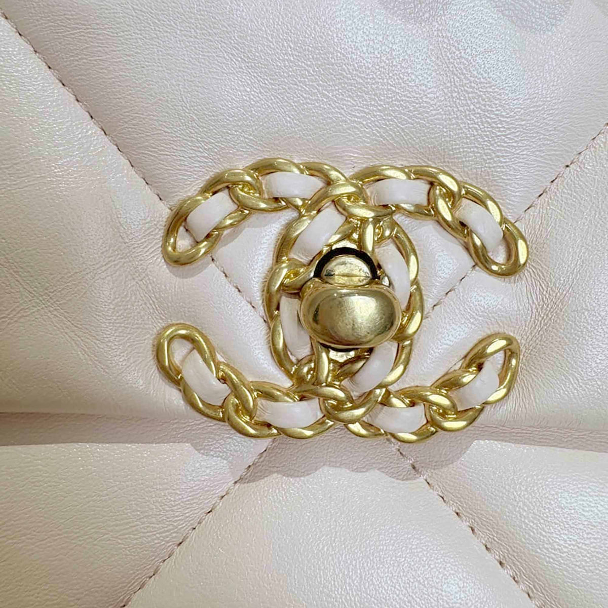 Small 19 Flap Bag - CHANEL - Affordable Luxury image