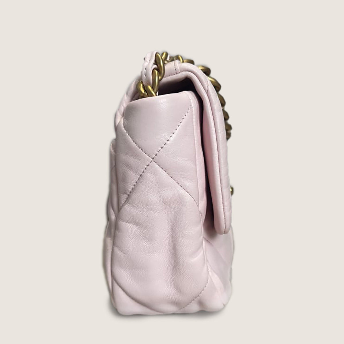 Small 19 Flap Bag - CHANEL - Affordable Luxury image