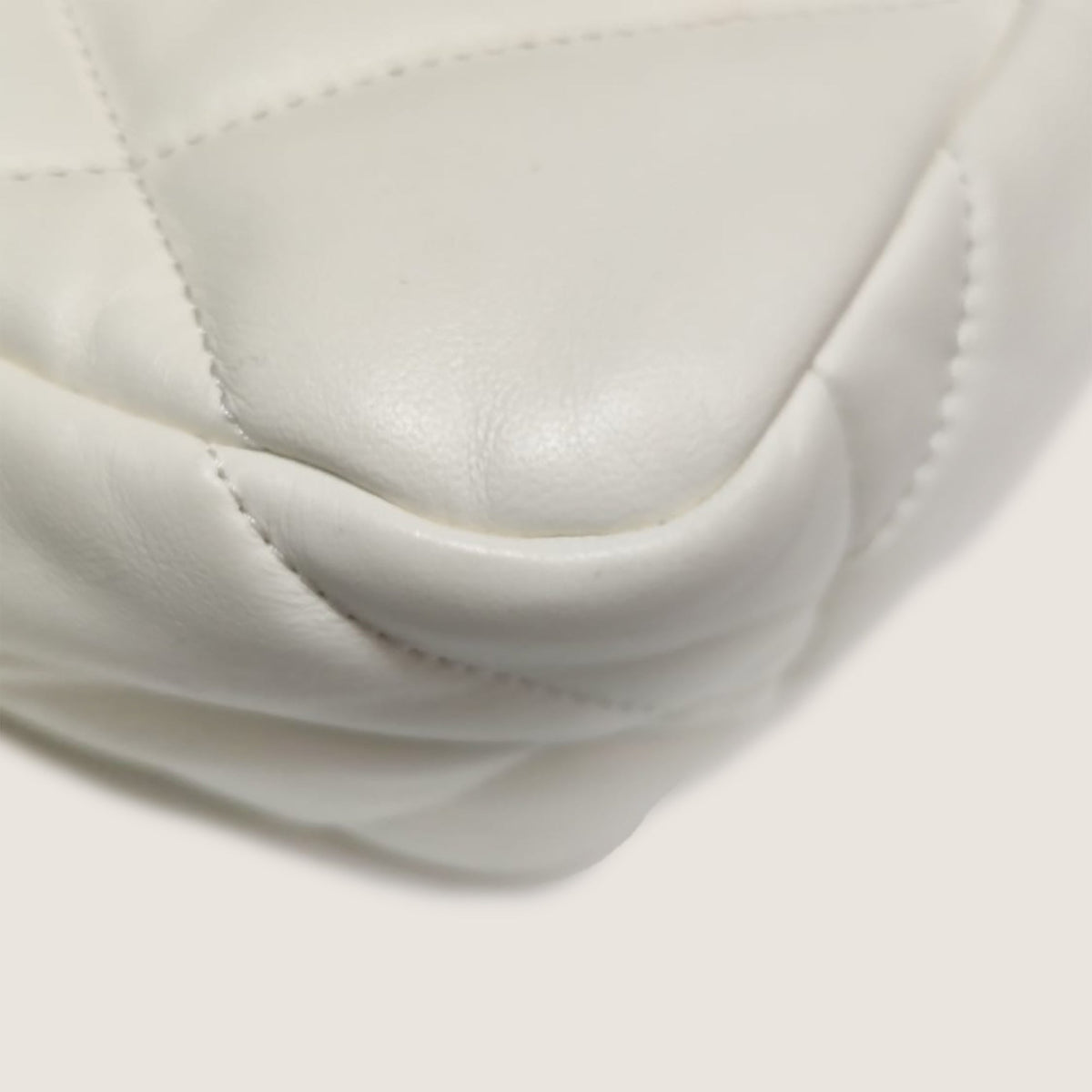 Small 19 Flap Bag - CHANEL - Affordable Luxury image