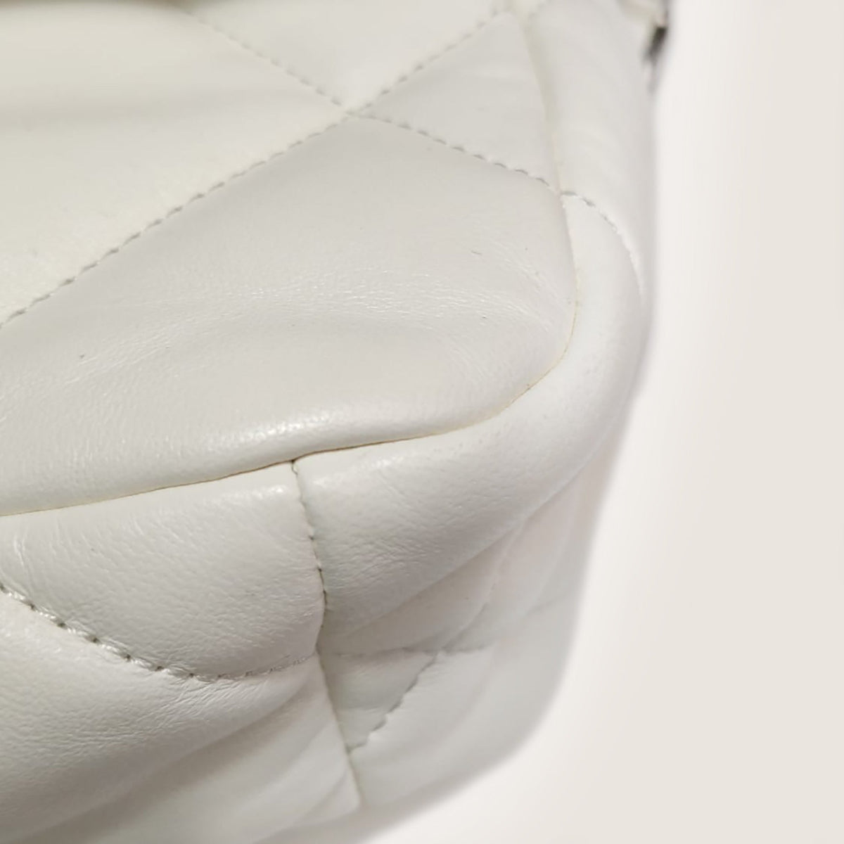 Small 19 Flap Bag - CHANEL - Affordable Luxury image