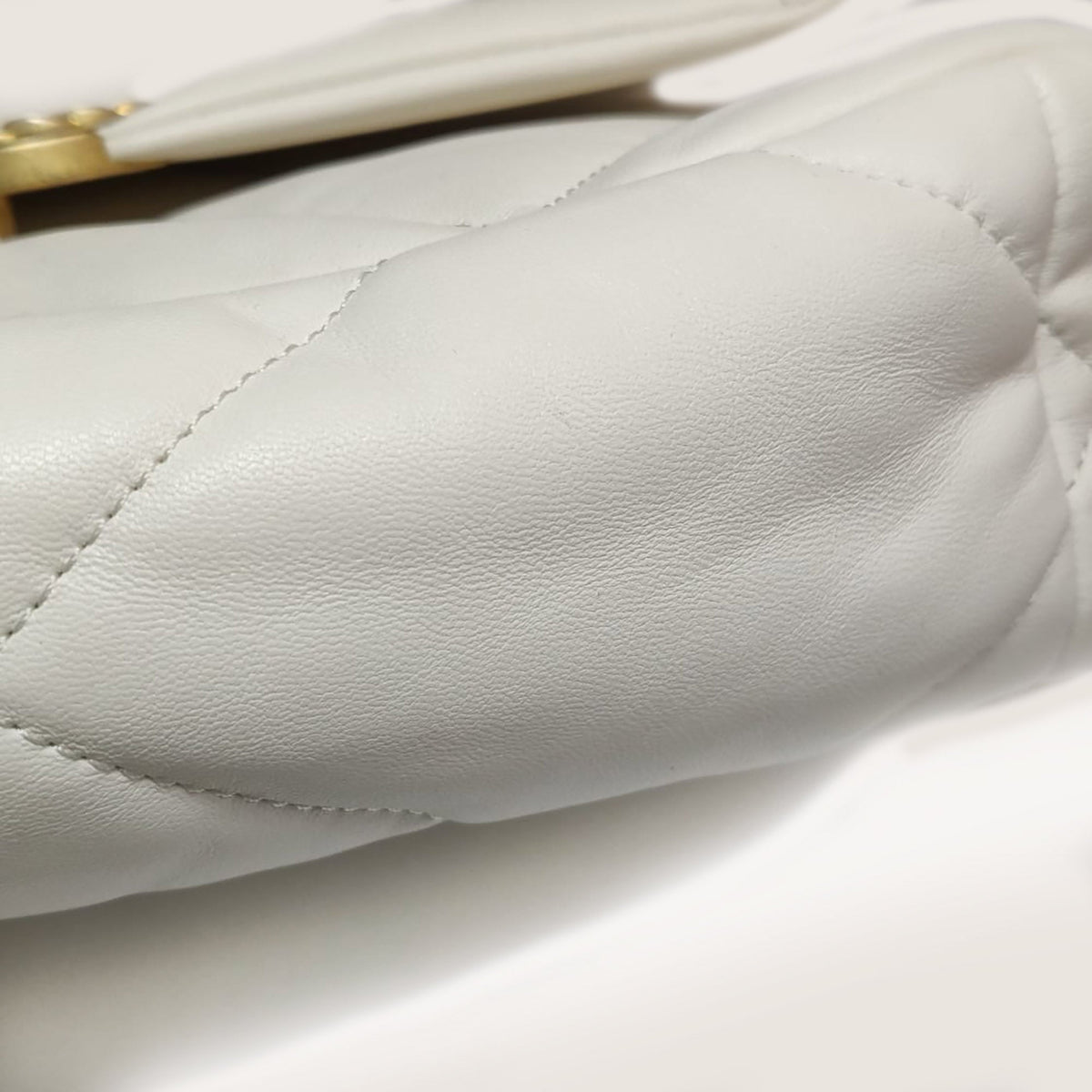 Small 19 Flap Bag - CHANEL - Affordable Luxury image