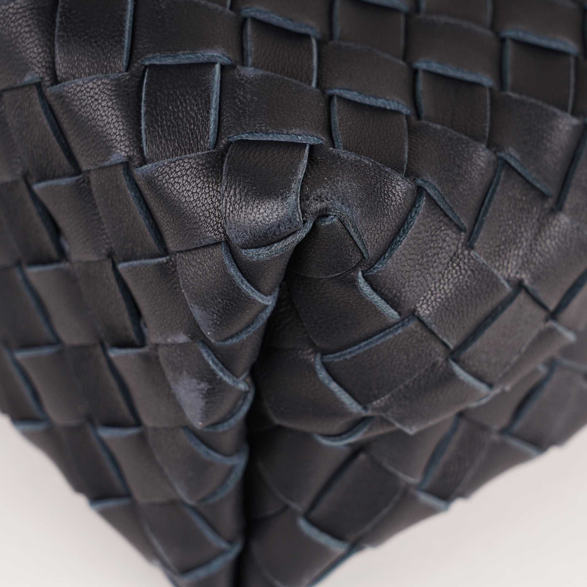 Small Andiamo Tote Bag - BOTTEGA VENETA - Affordable Luxury image