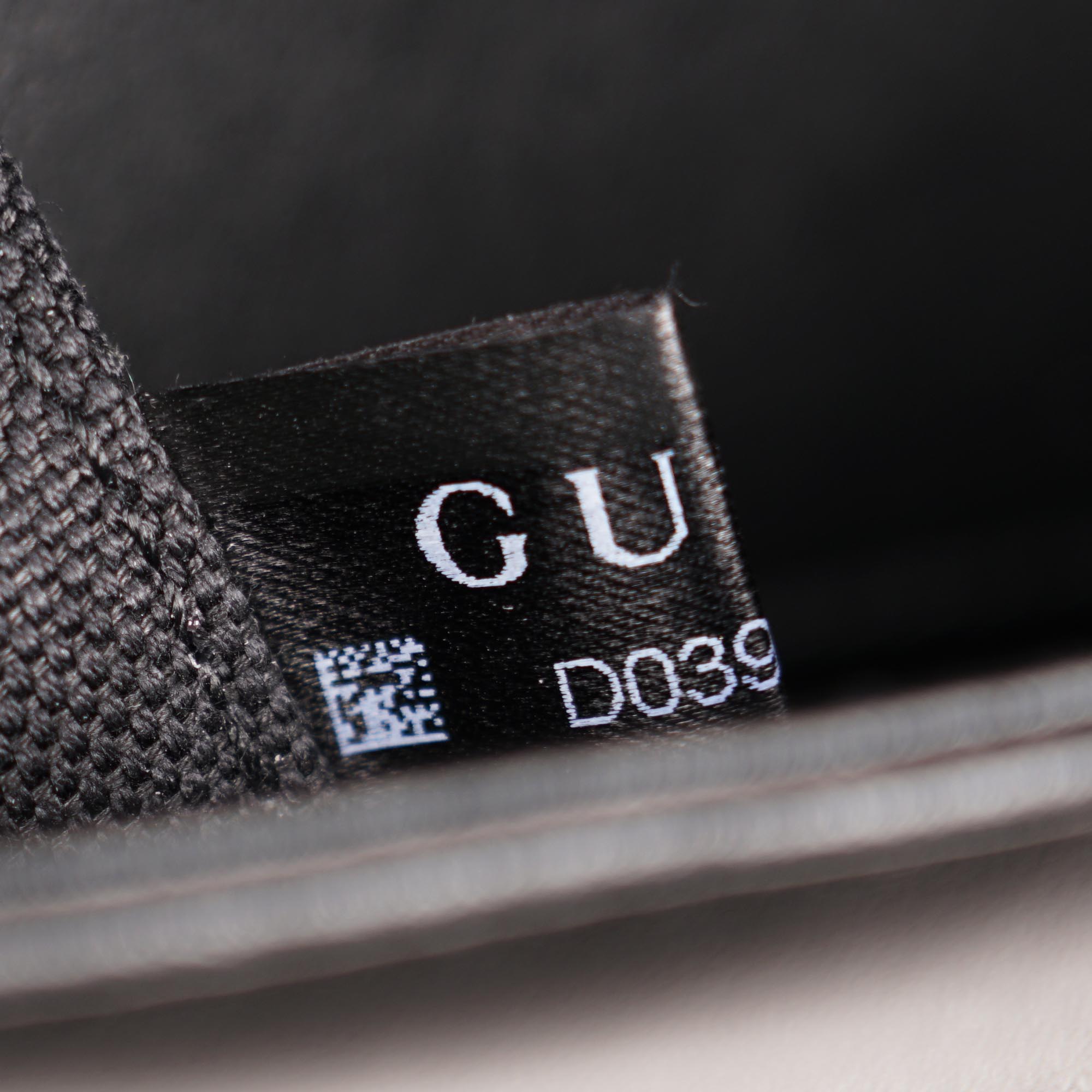 Small Marmont Shoulder Bag - GUCCI - Affordable Luxury image