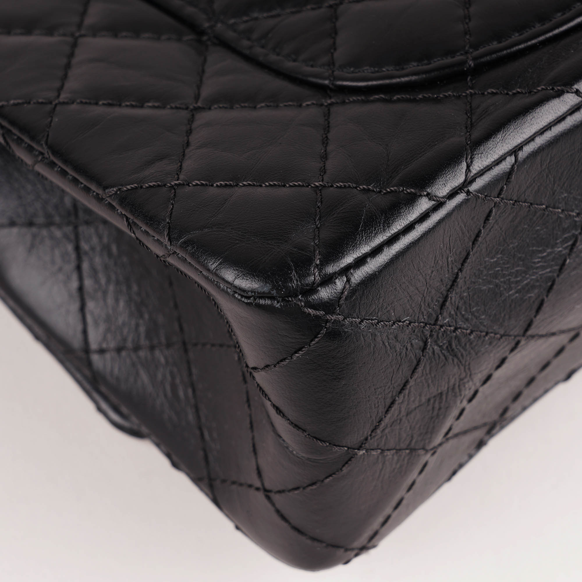 Small Reissue 2.55 Shoulder Bag - CHANEL - Affordable Luxury image