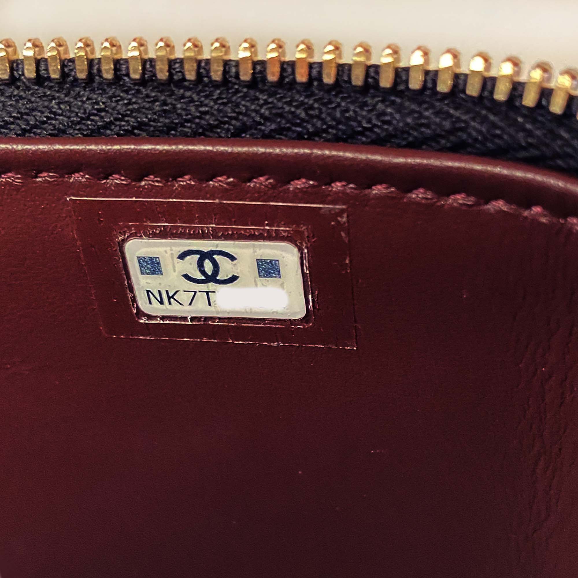 Small Vanity on Chain - CHANEL - Affordable Luxury image