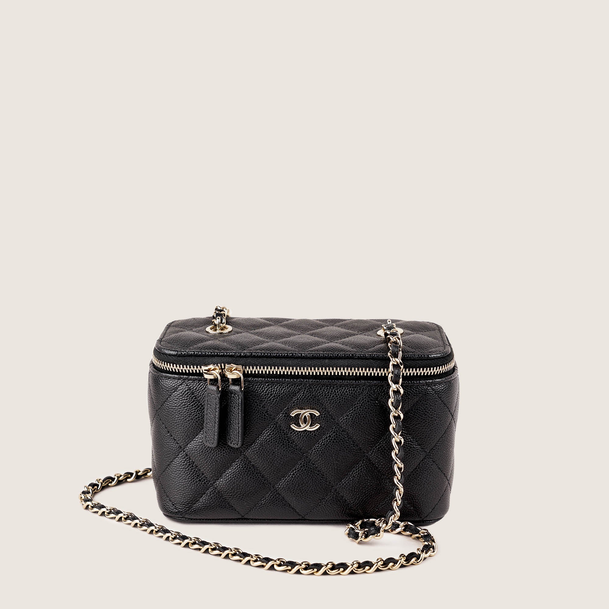 Small Vanity on Chain - CHANEL - Affordable Luxury