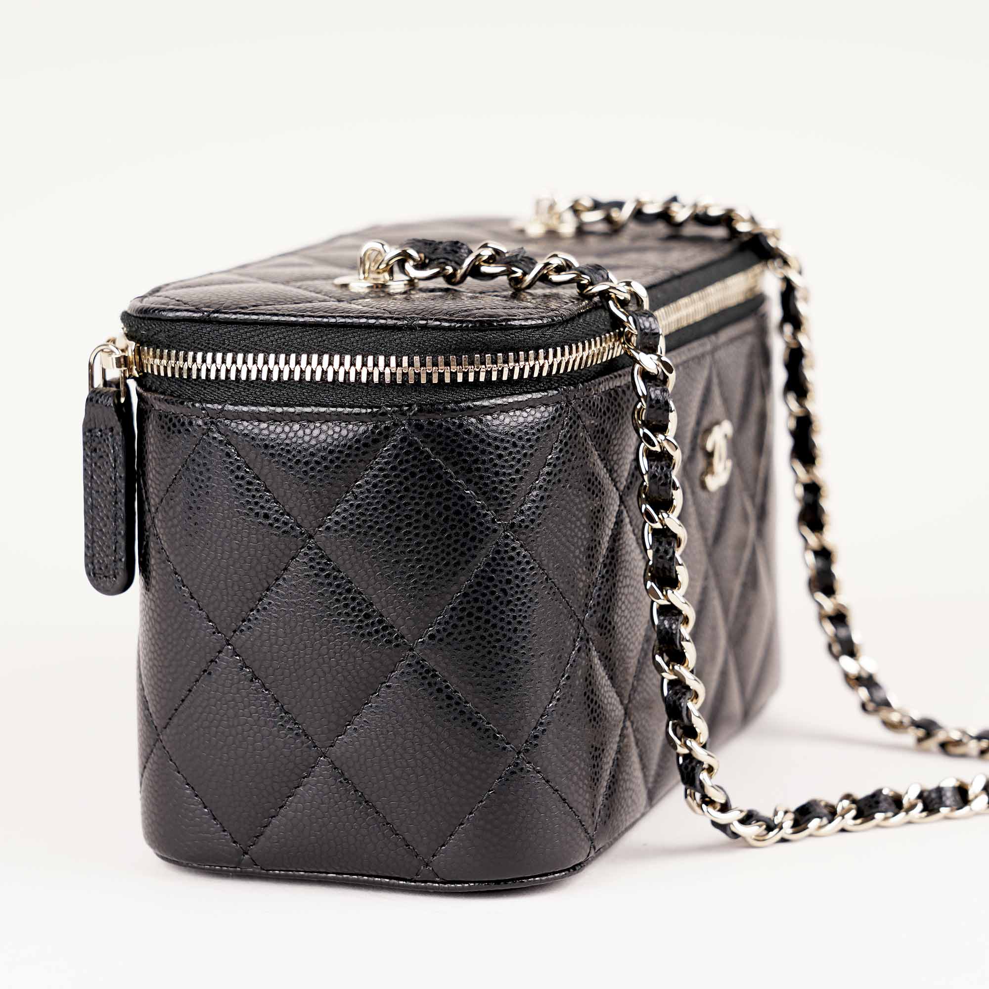 Small Vanity on Chain - CHANEL - Affordable Luxury image