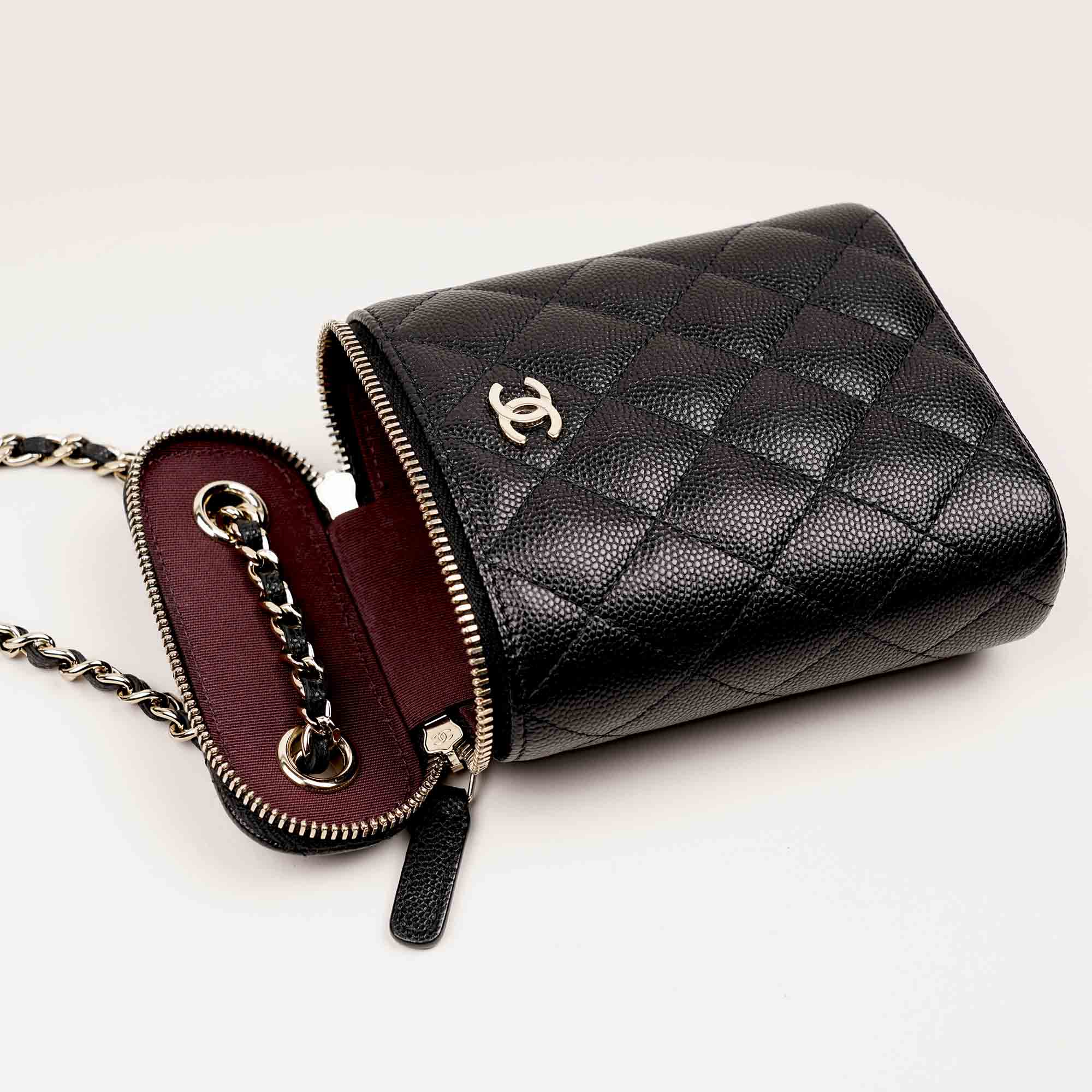 Small Vanity on Chain - CHANEL - Affordable Luxury image