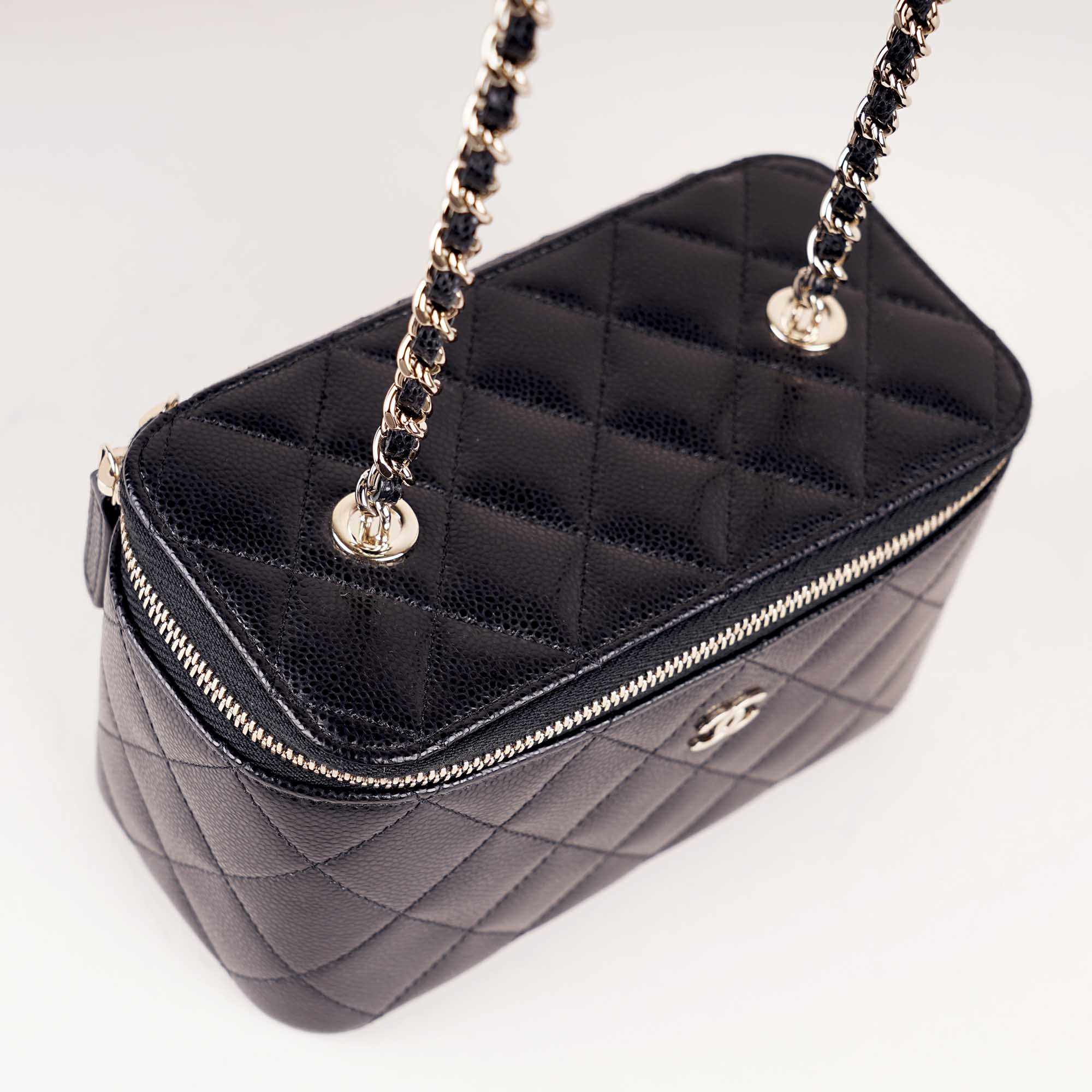 Small Vanity on Chain - CHANEL - Affordable Luxury image