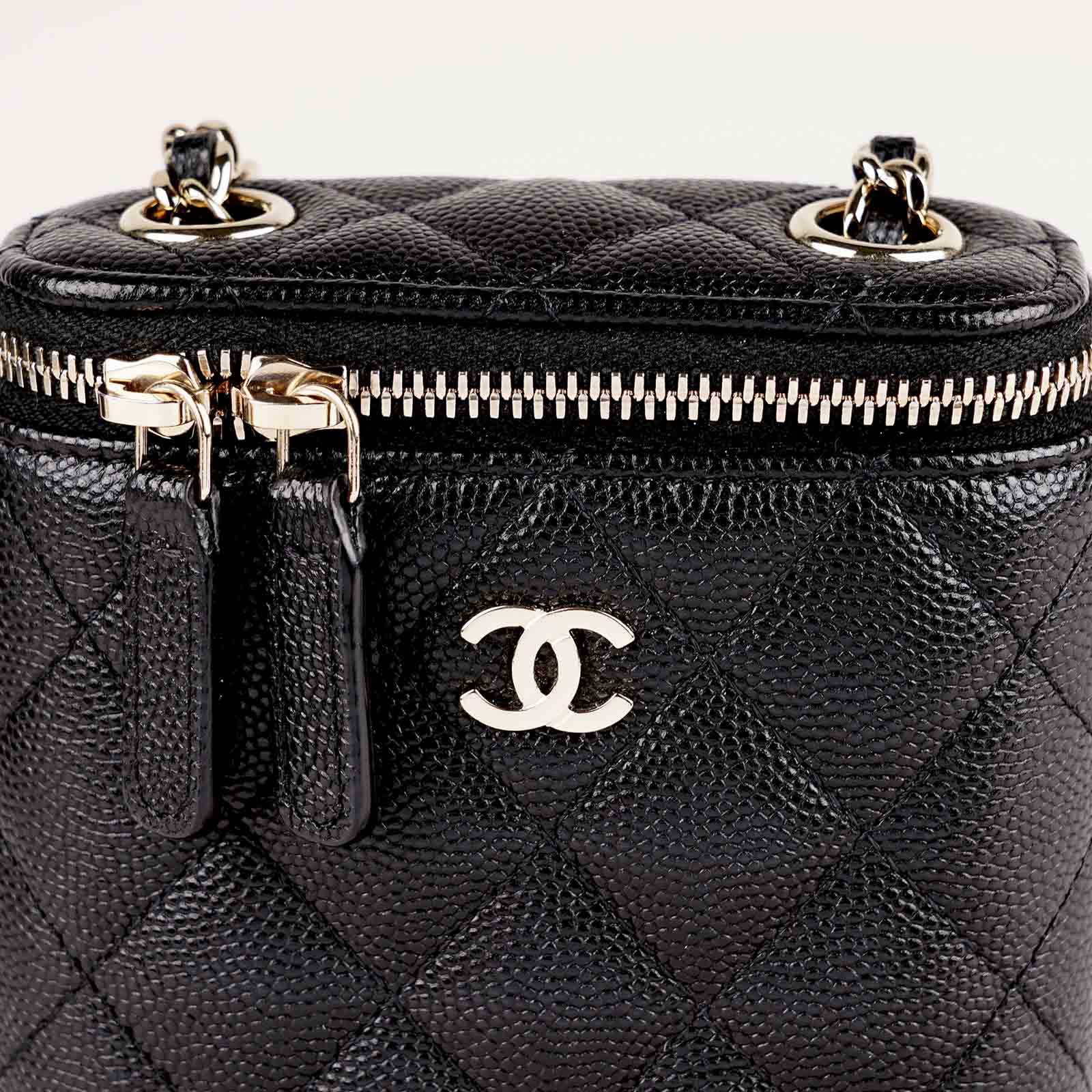 Small Vanity on Chain - CHANEL - Affordable Luxury image