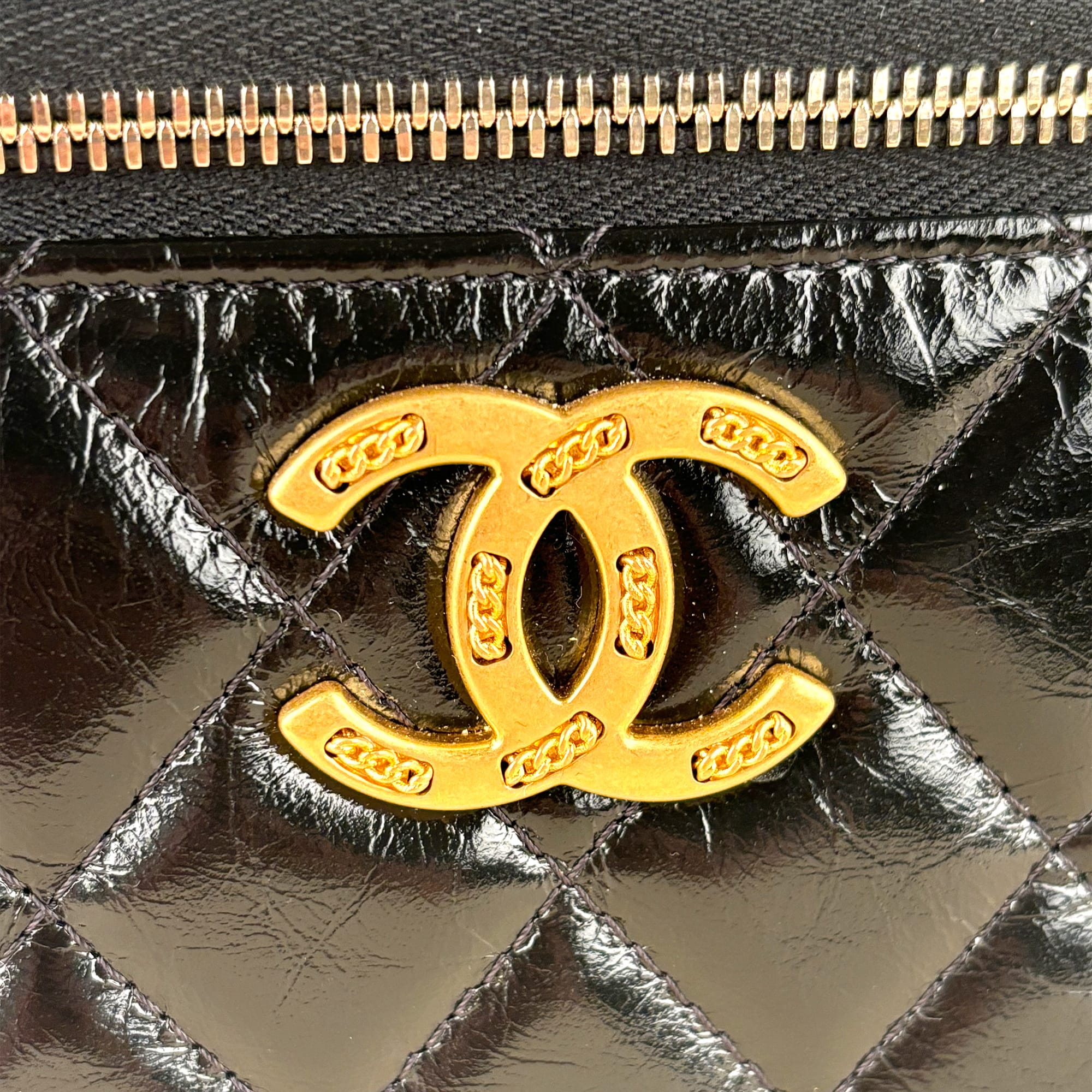 Small Vanity on Chain - CHANEL - Affordable Luxury image