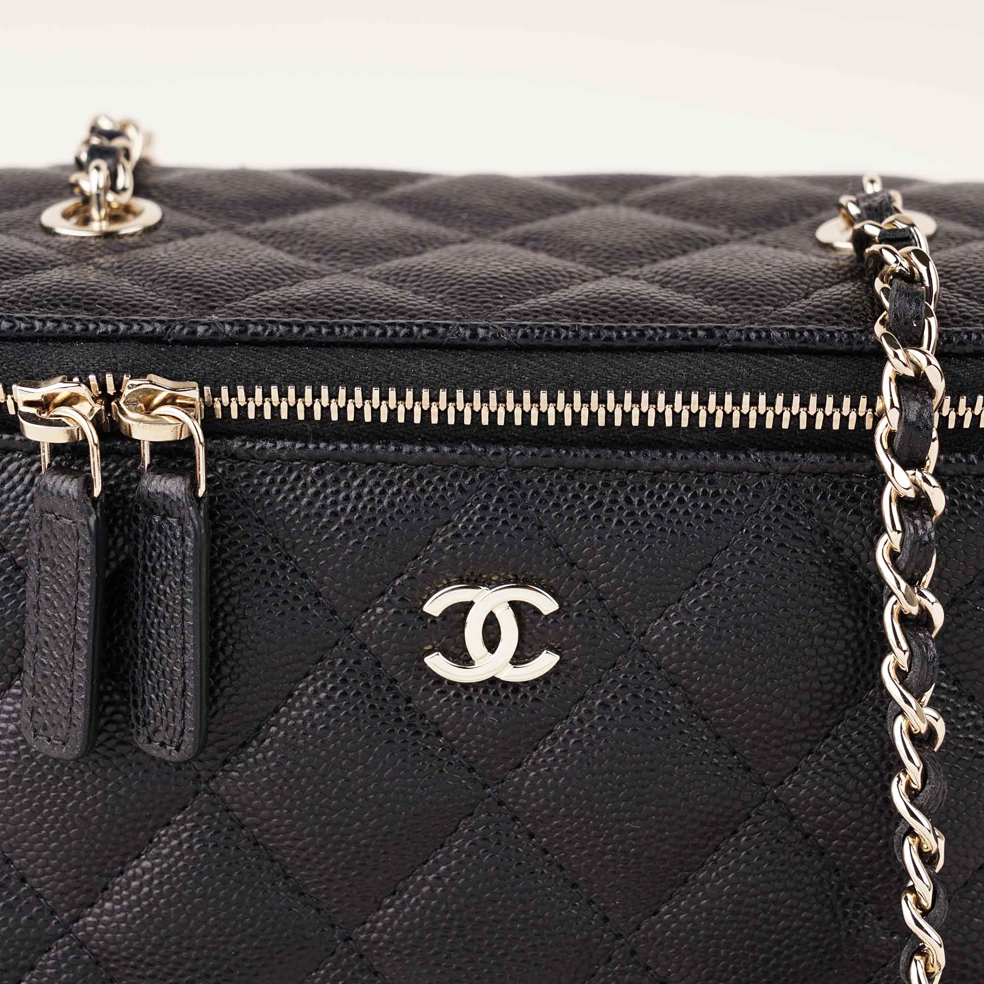 Small Vanity on Chain - CHANEL - Affordable Luxury image