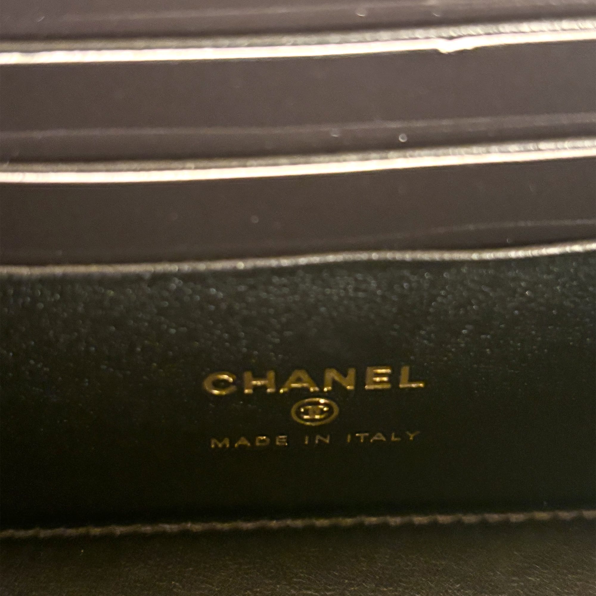 Small Vanity on Chain - CHANEL - Affordable Luxury image