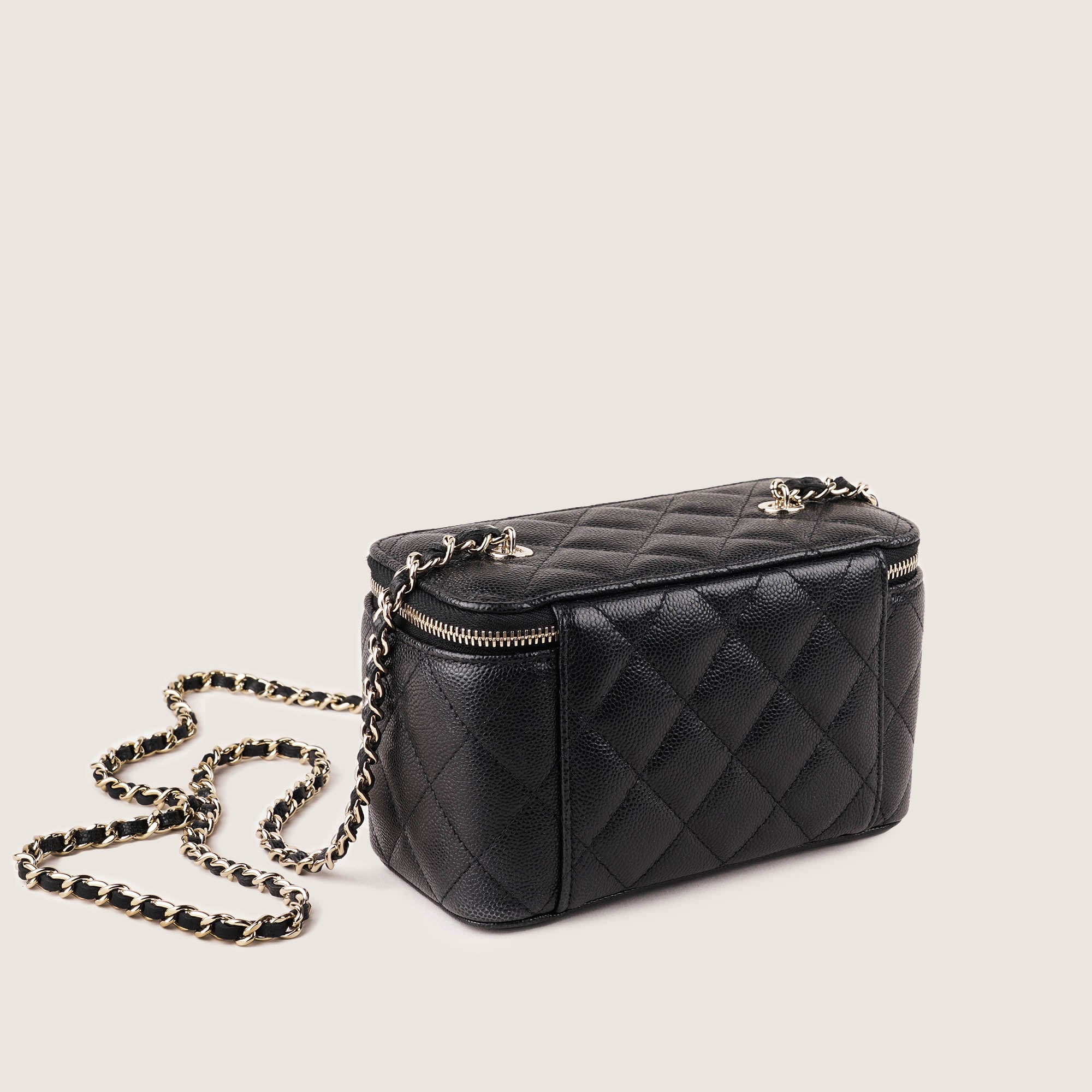 Small Vanity on Chain - CHANEL - Affordable Luxury