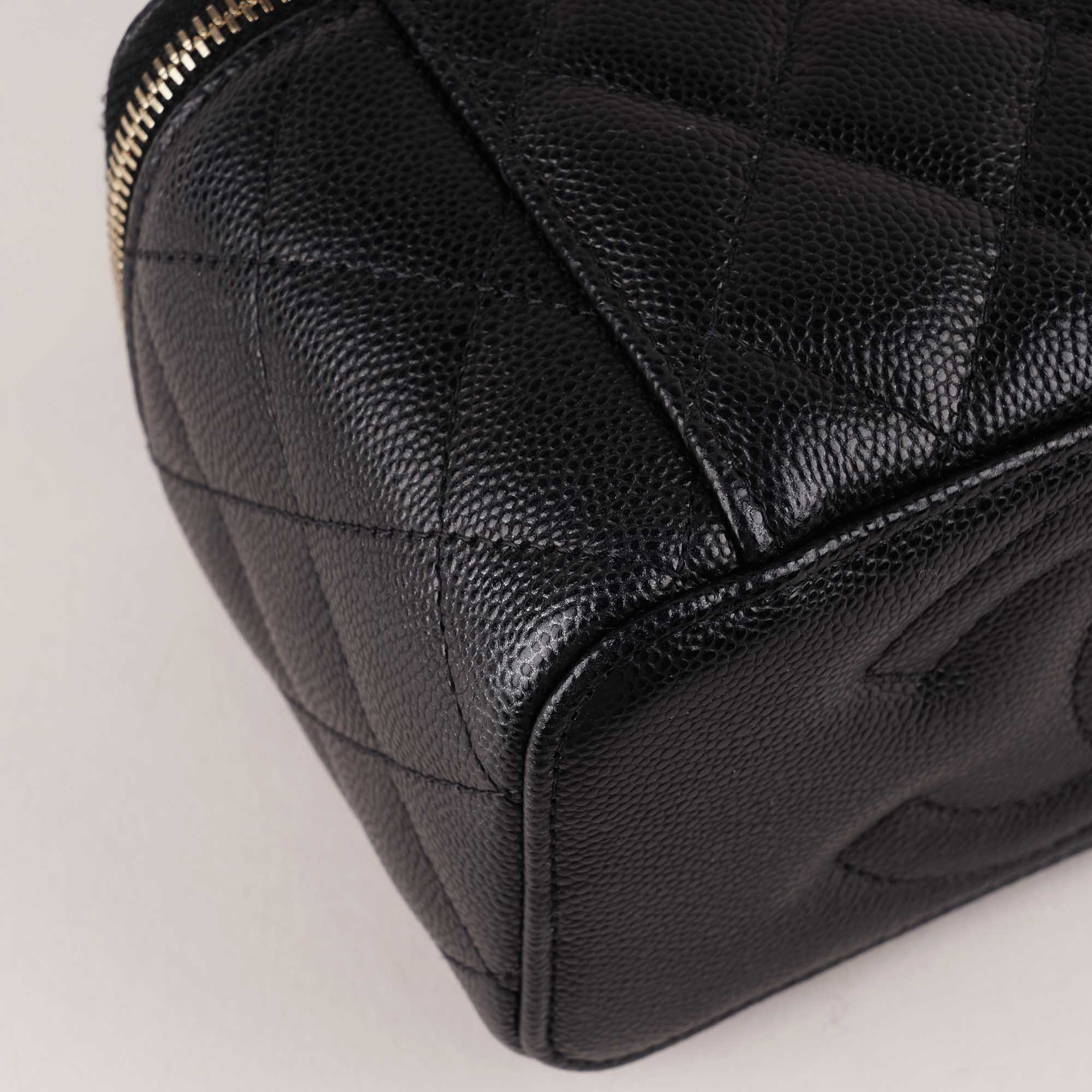 Small Vanity on Chain - CHANEL - Affordable Luxury image