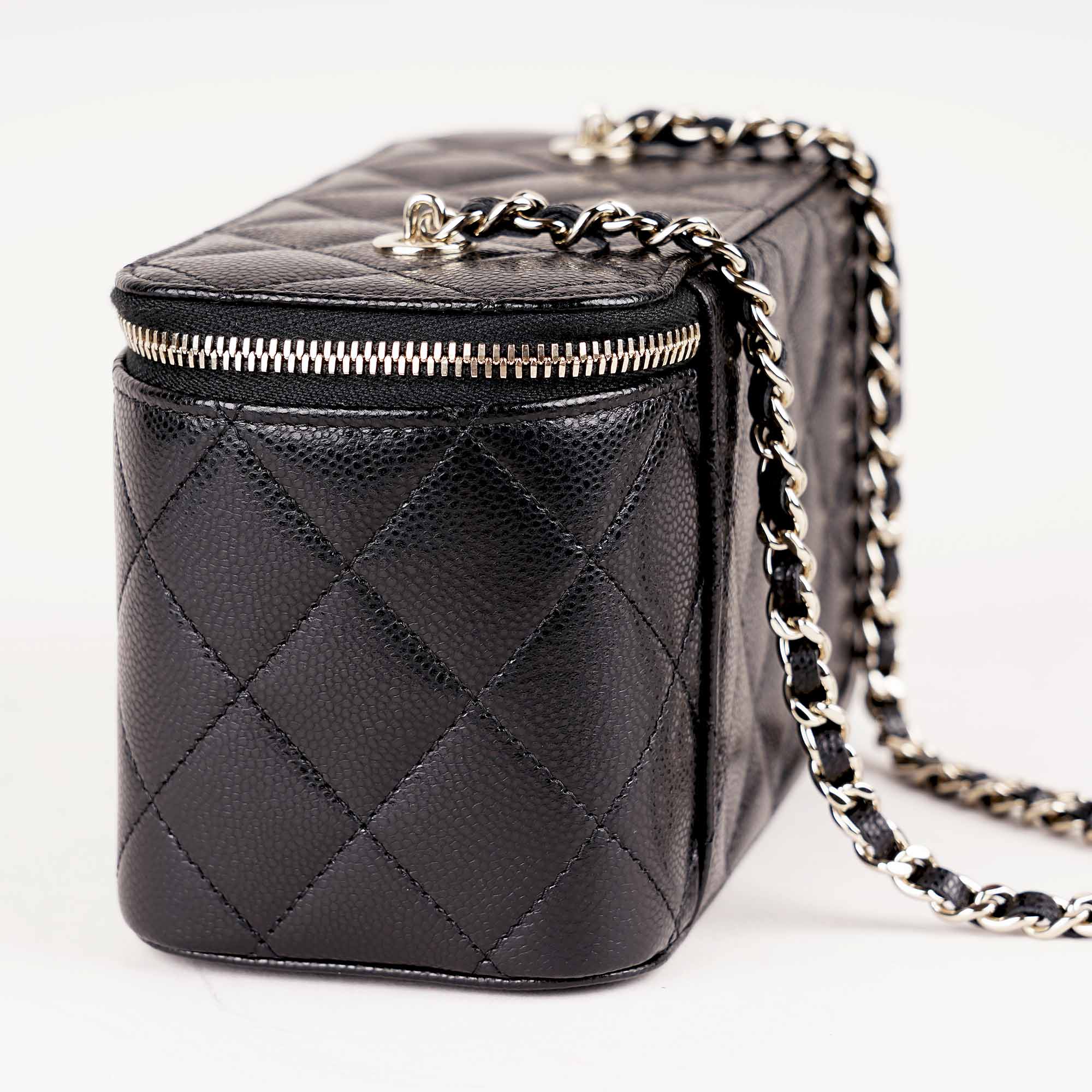Small Vanity on Chain - CHANEL - Affordable Luxury image